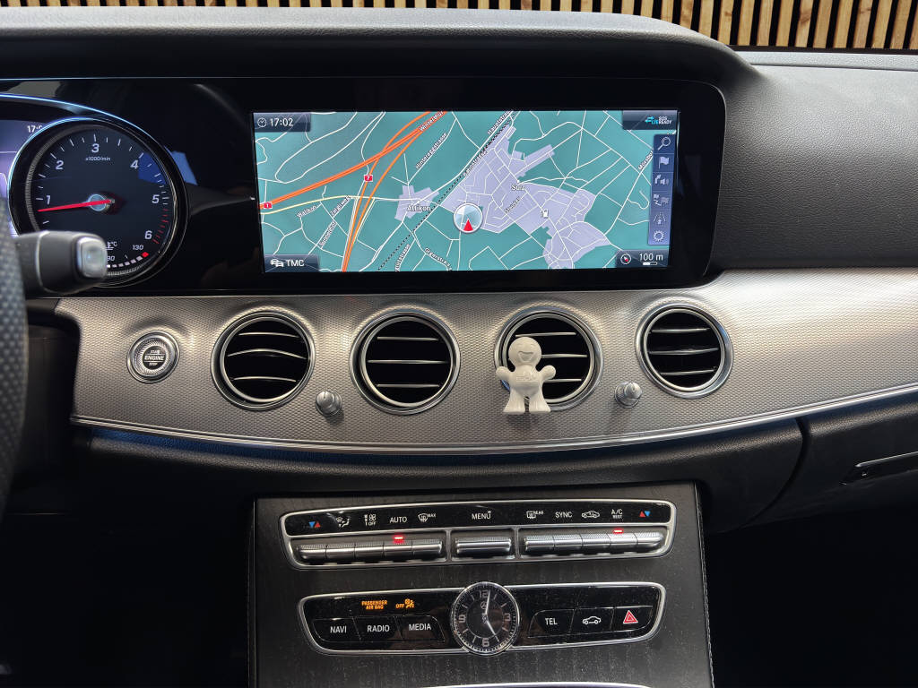 MERCEDES-BENZ E 220 d-image-9
