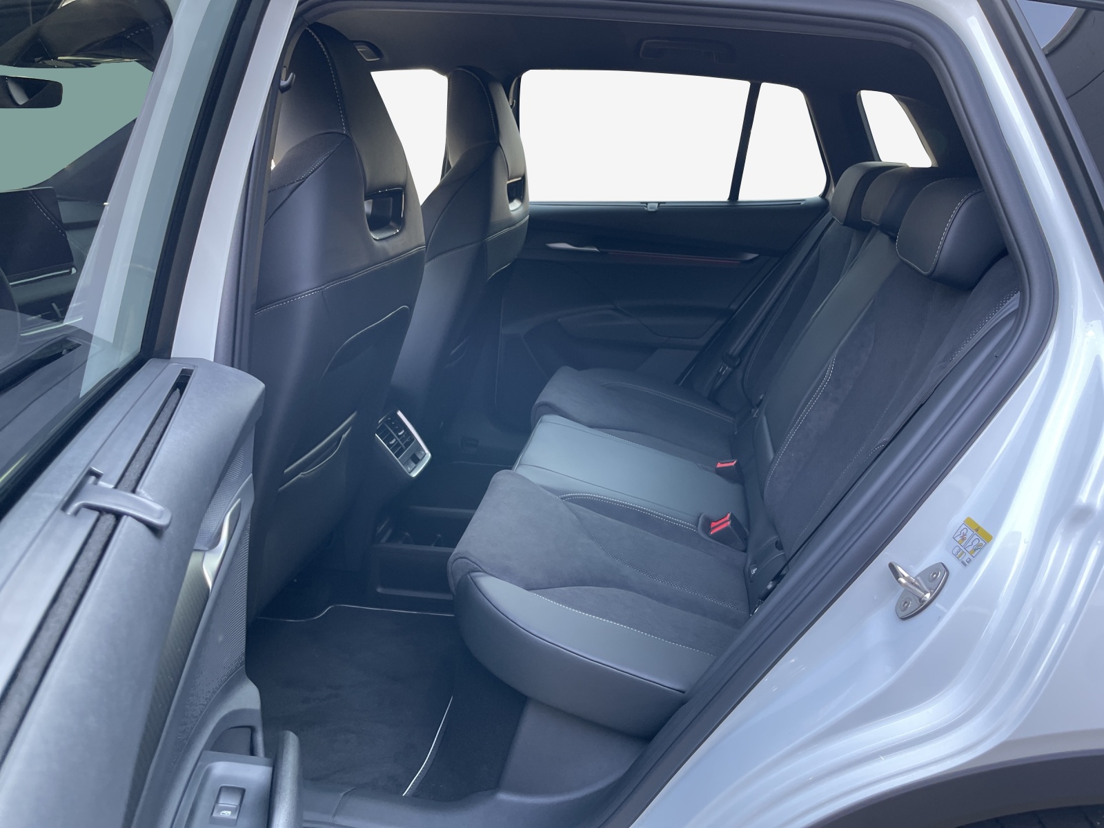 SKODA Elroq 85x Sportline 4x4-image-11