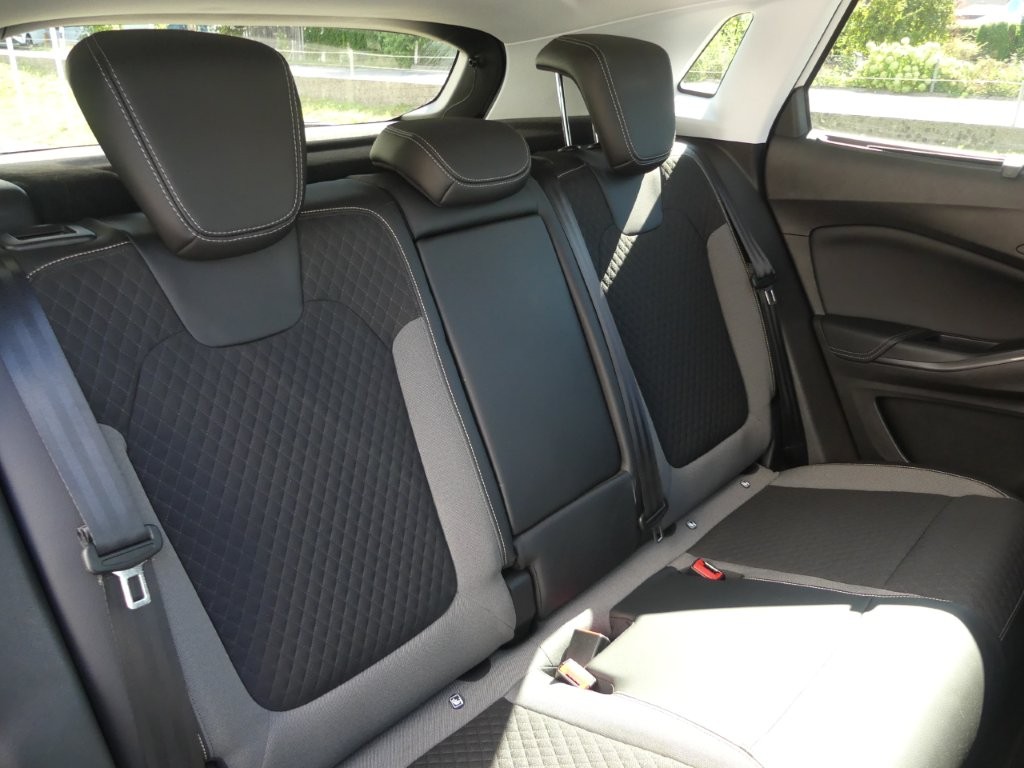 OPEL Grandland X 1.6 Hybrid4 Excellence Automatik-image-12