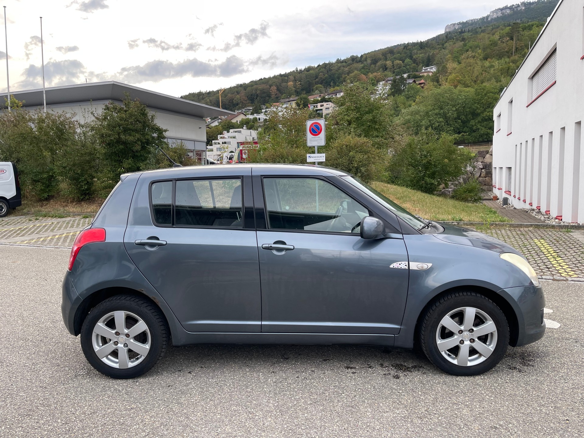 SUZUKI Swift 1.3i 16V GL Top 4x4-image-5