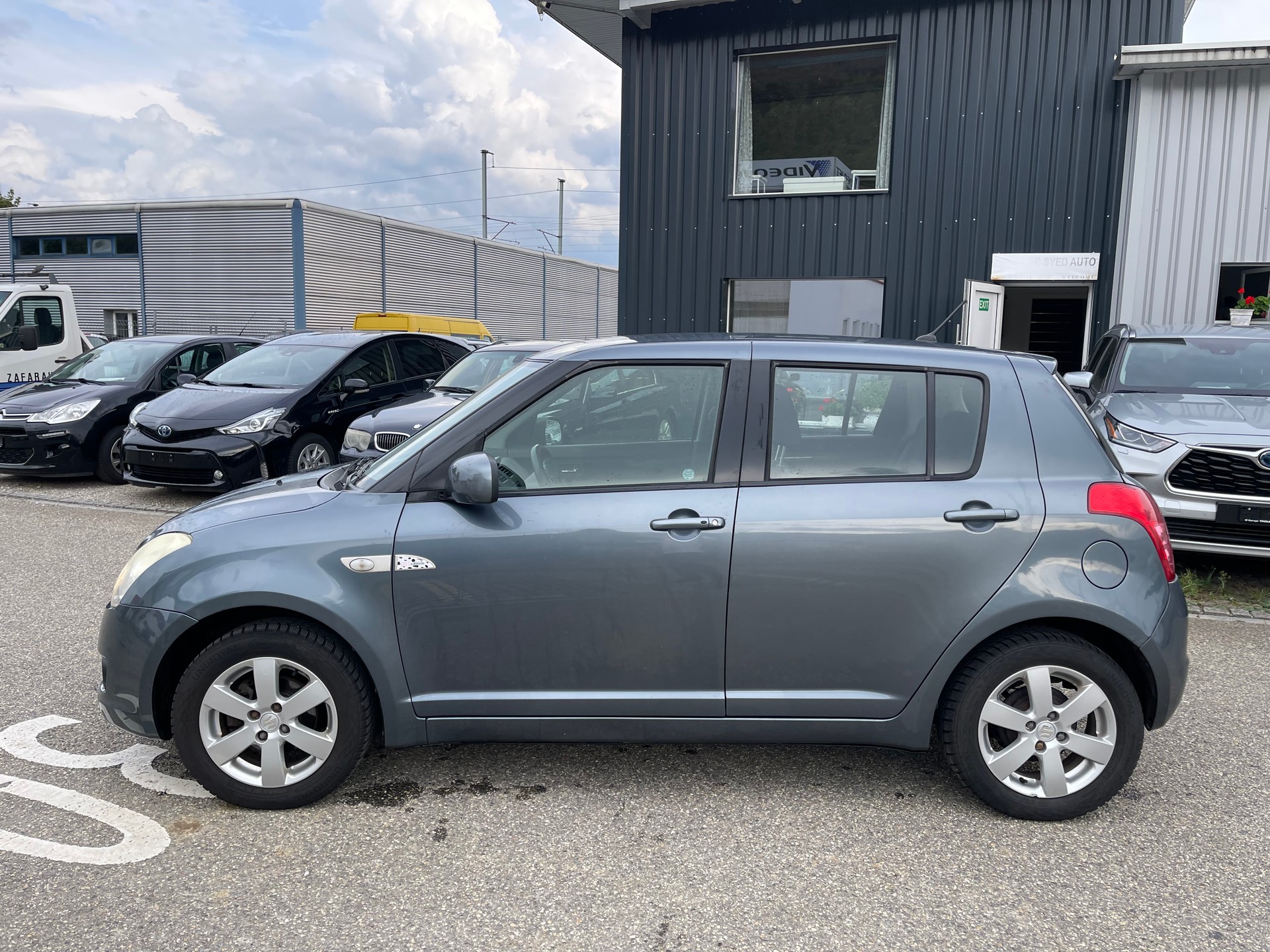 SUZUKI Swift 1.3i 16V GL Top 4x4-image-9
