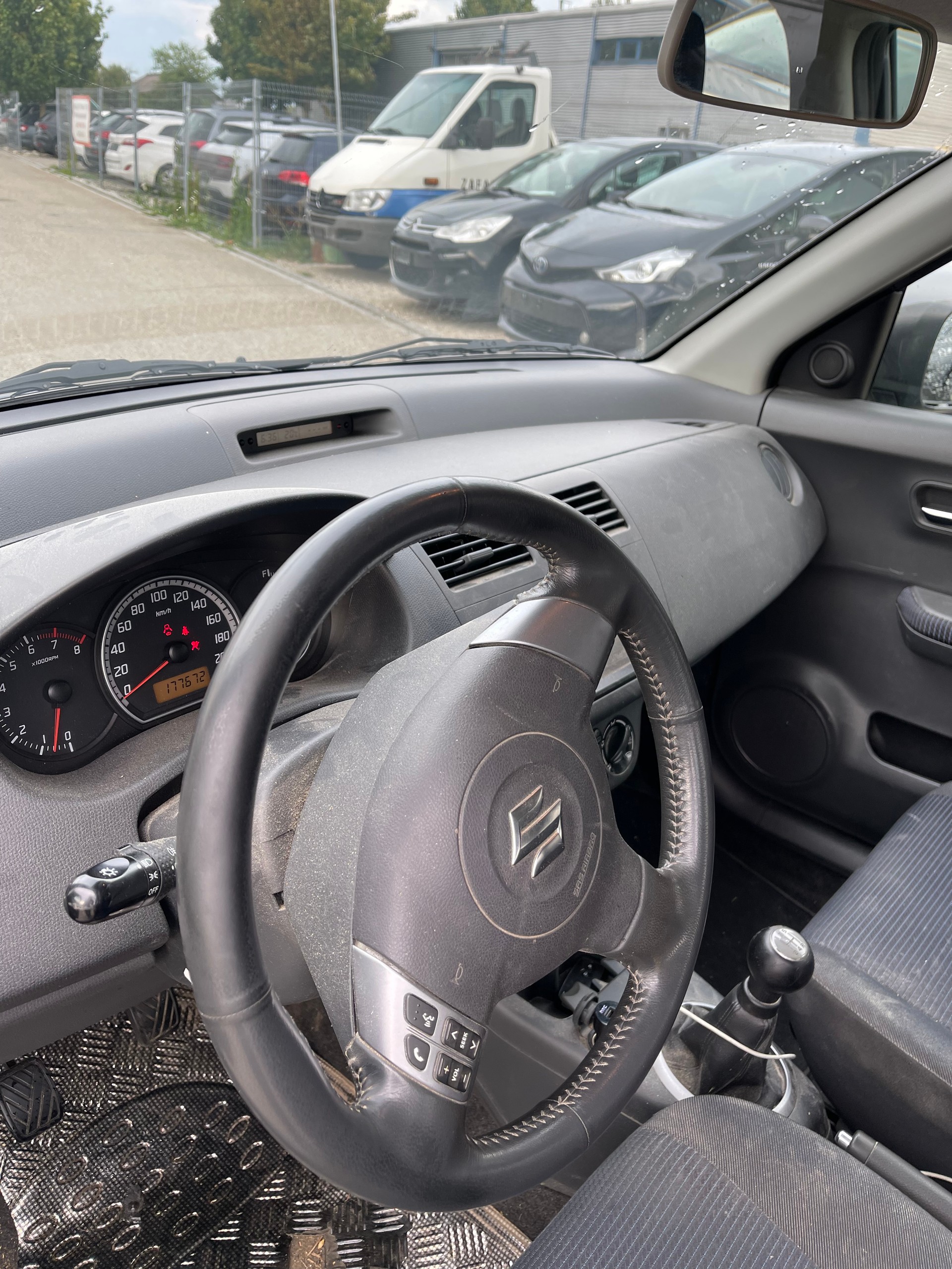 SUZUKI Swift 1.3i 16V GL Top 4x4-image-7