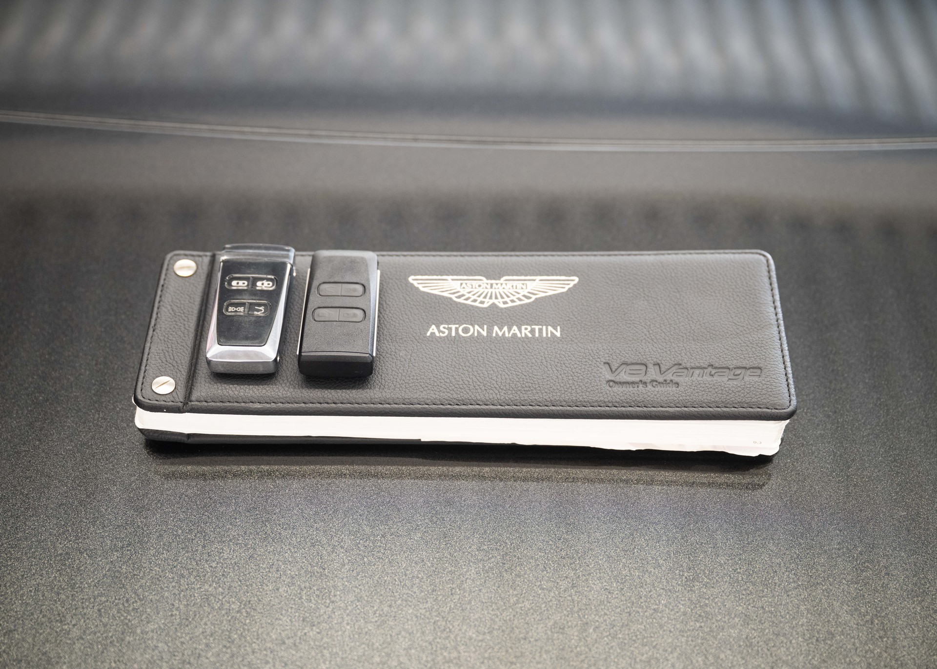 ASTON MARTIN V8 Vantage 4.7 S Roadster SP10 (Limited Edition 1/161, Swiss car, beautiful condition, full Aston history)-image-31