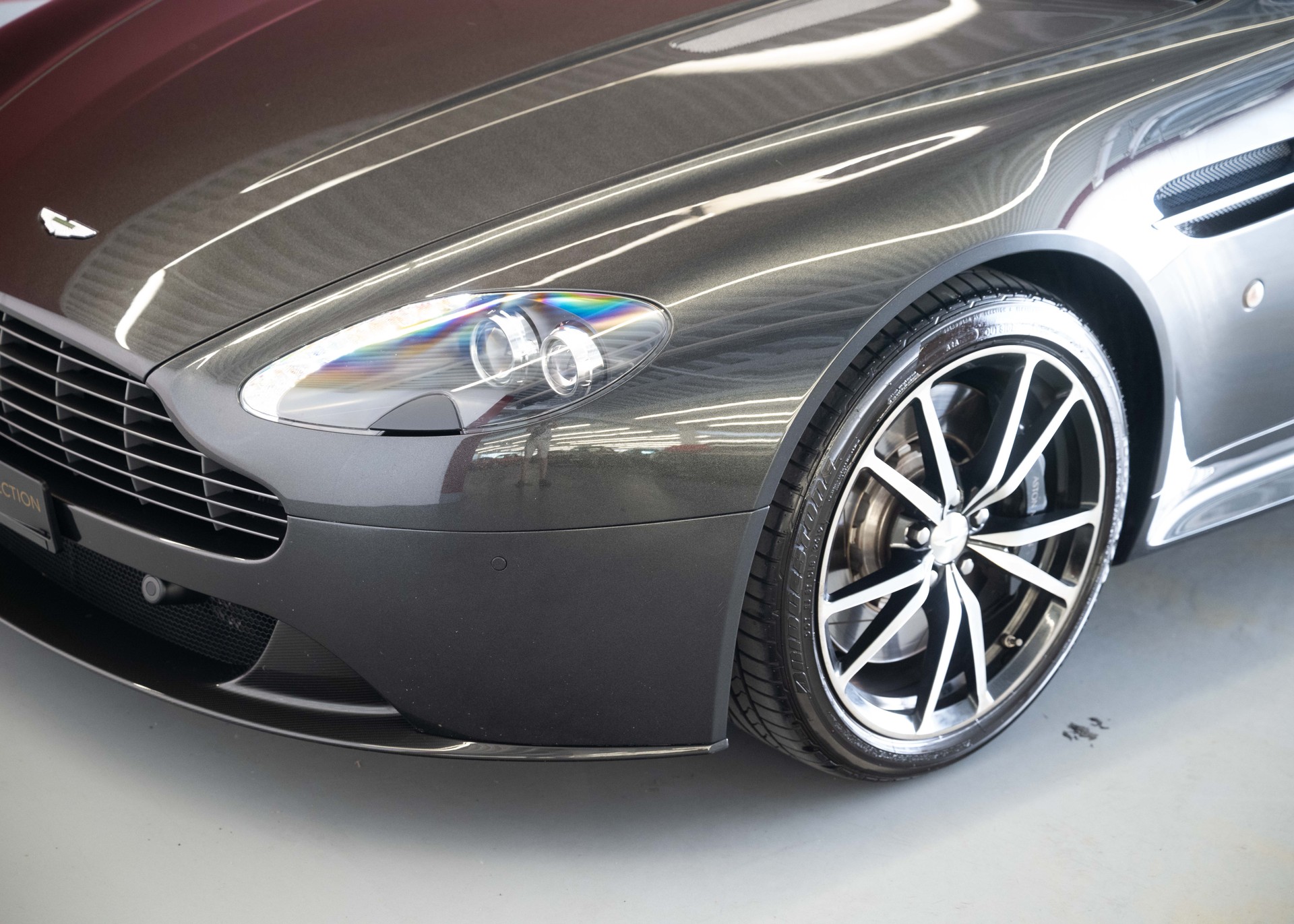 ASTON MARTIN V8 Vantage 4.7 S Roadster SP10 (Limited Edition 1/161, Swiss car, beautiful condition, full Aston history)-image-14