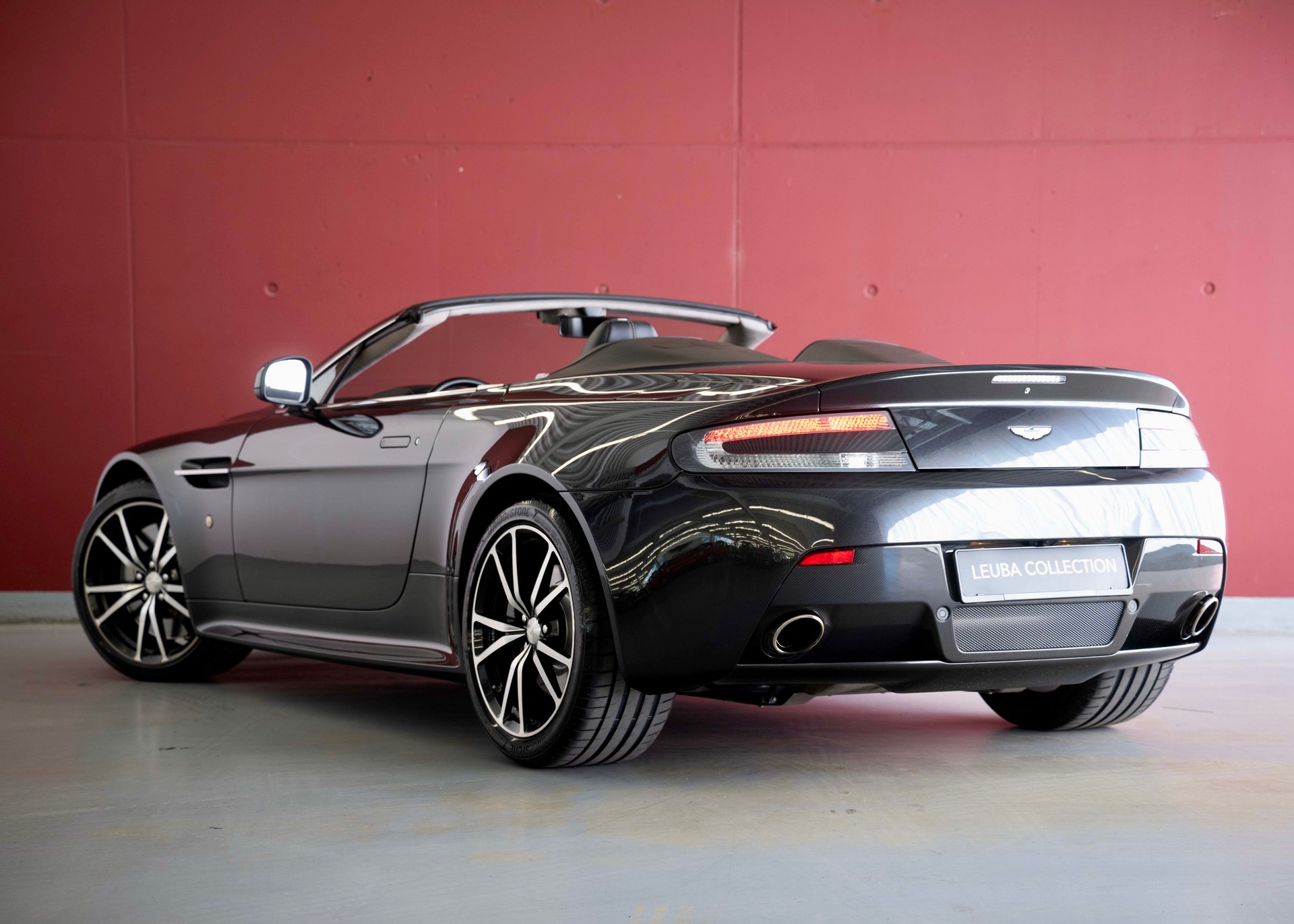ASTON MARTIN V8 Vantage 4.7 S Roadster SP10 (Limited Edition 1/161, Swiss car, beautiful condition, full Aston history)-showroom-element-1