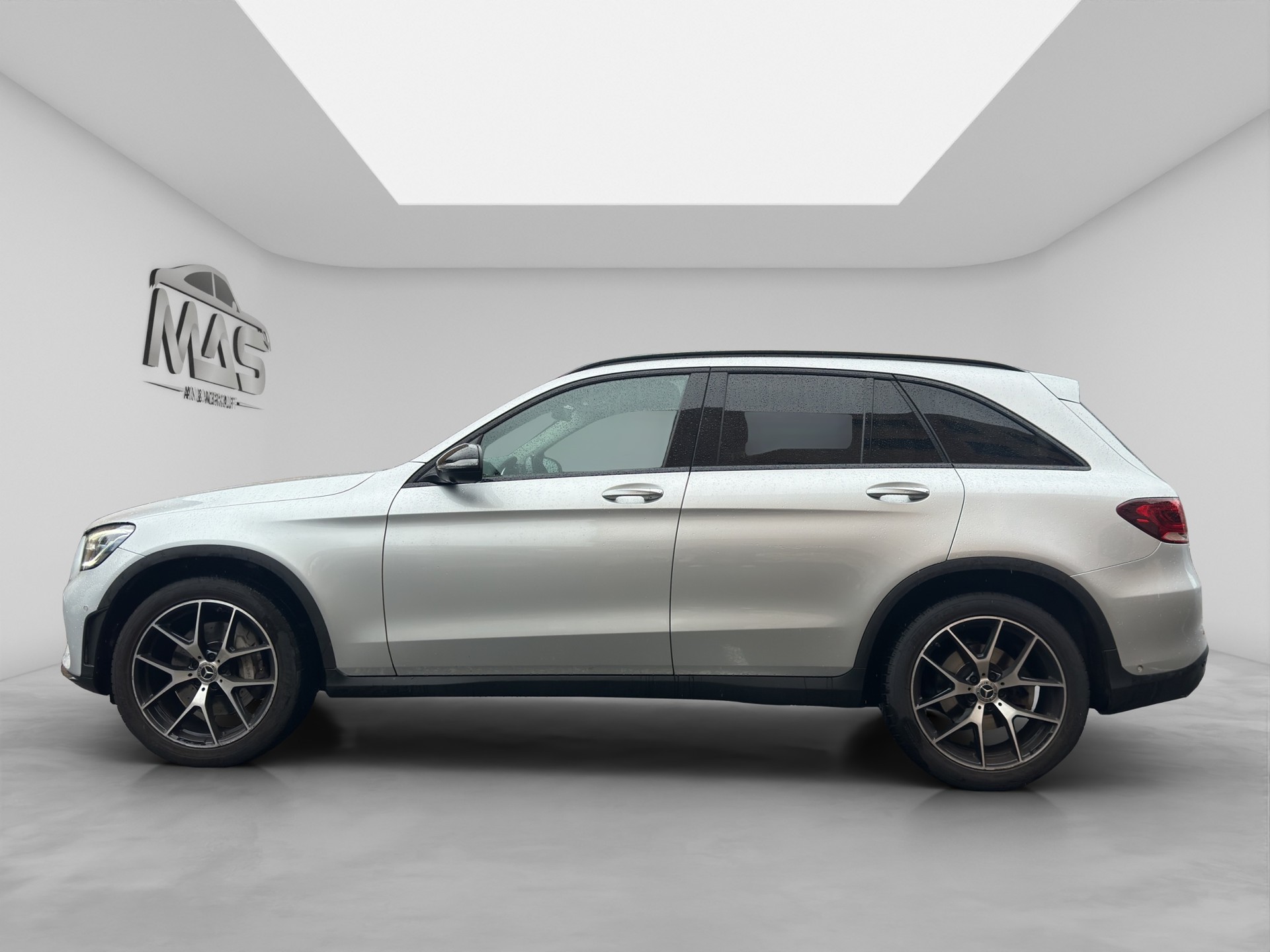 MERCEDES-BENZ GLC 220 d AMG Line 4Matic 9G-Tronic-image-2