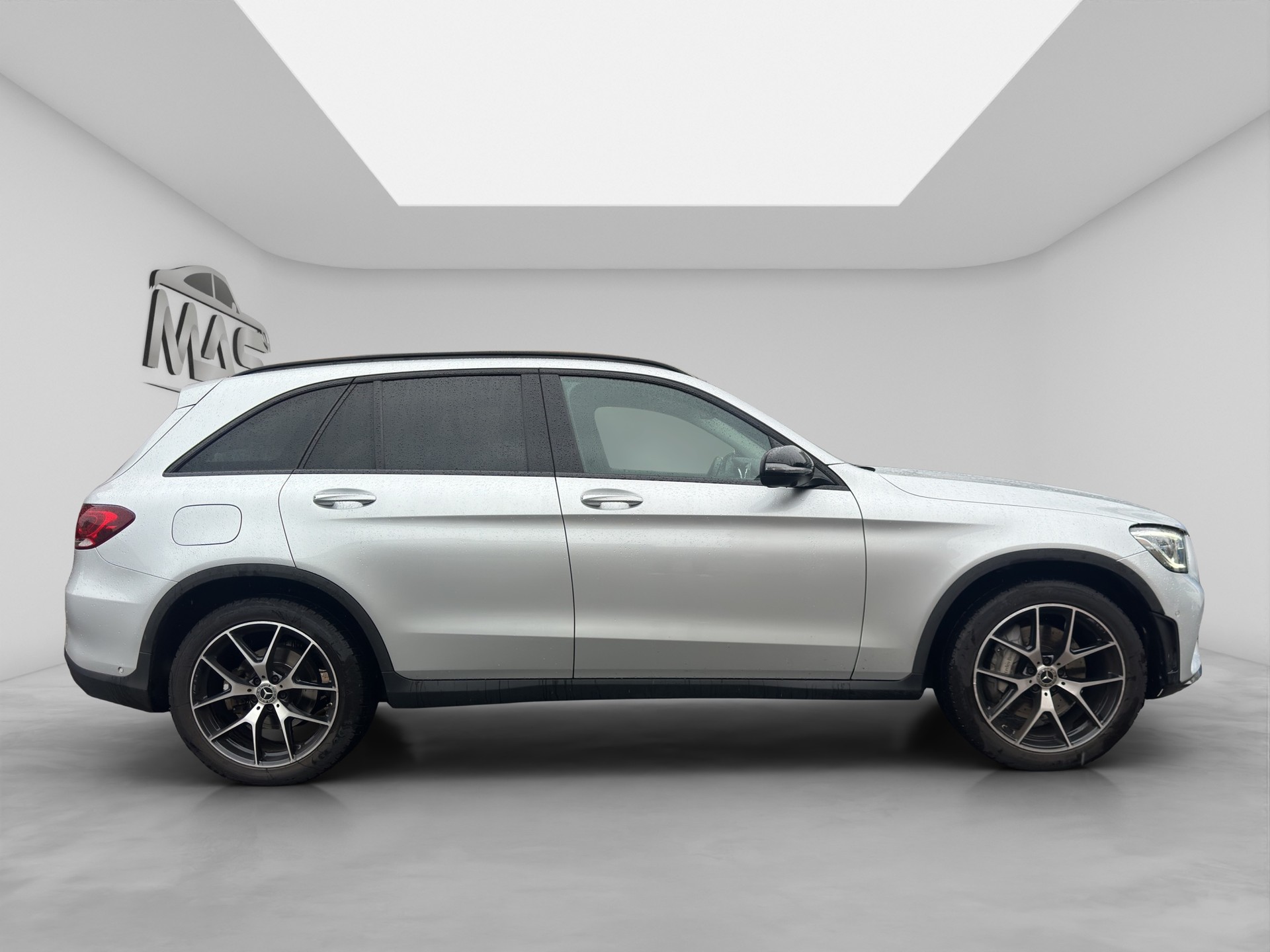 MERCEDES-BENZ GLC 220 d AMG Line 4Matic 9G-Tronic-image-5
