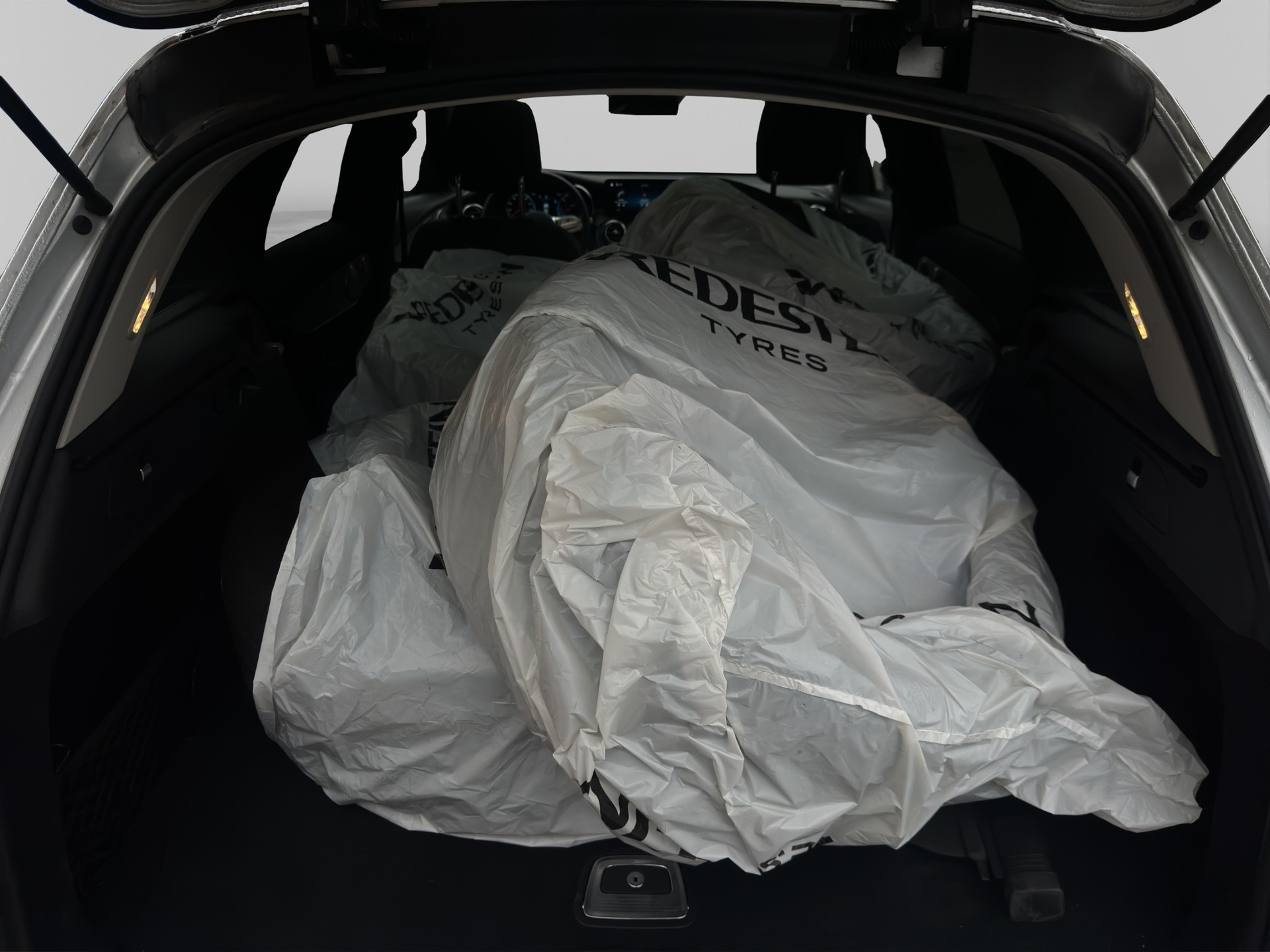MERCEDES-BENZ GLC 220 d AMG Line 4Matic 9G-Tronic-image-12
