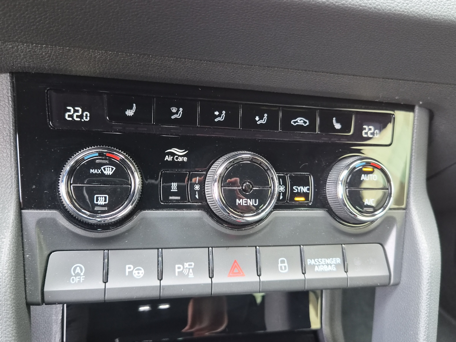 SKODA Karoq 2.0 TDI CR Sport Line 4x4 DSG-image-11