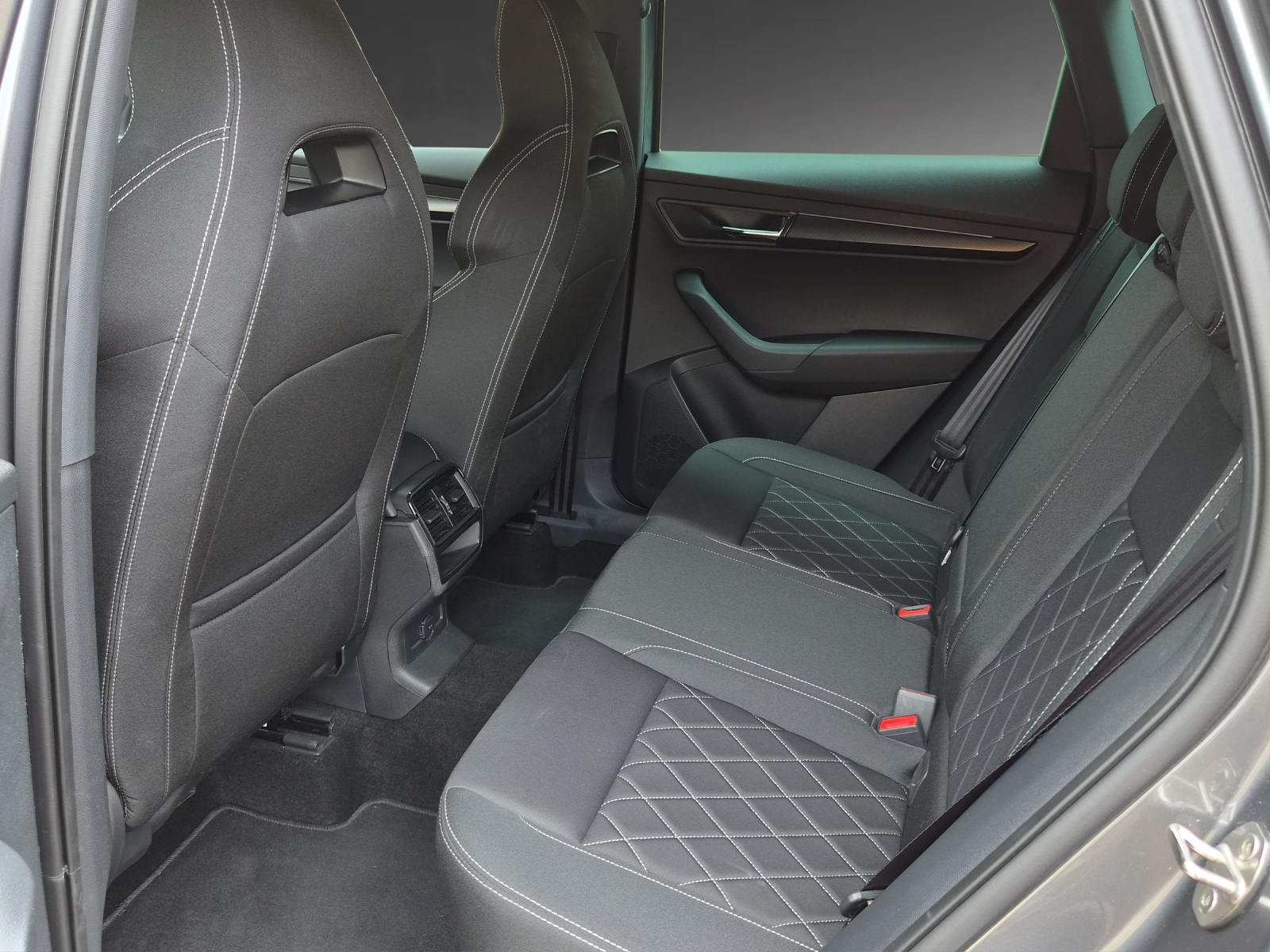 SKODA Karoq 2.0 TDI CR Sport Line 4x4 DSG-image-6