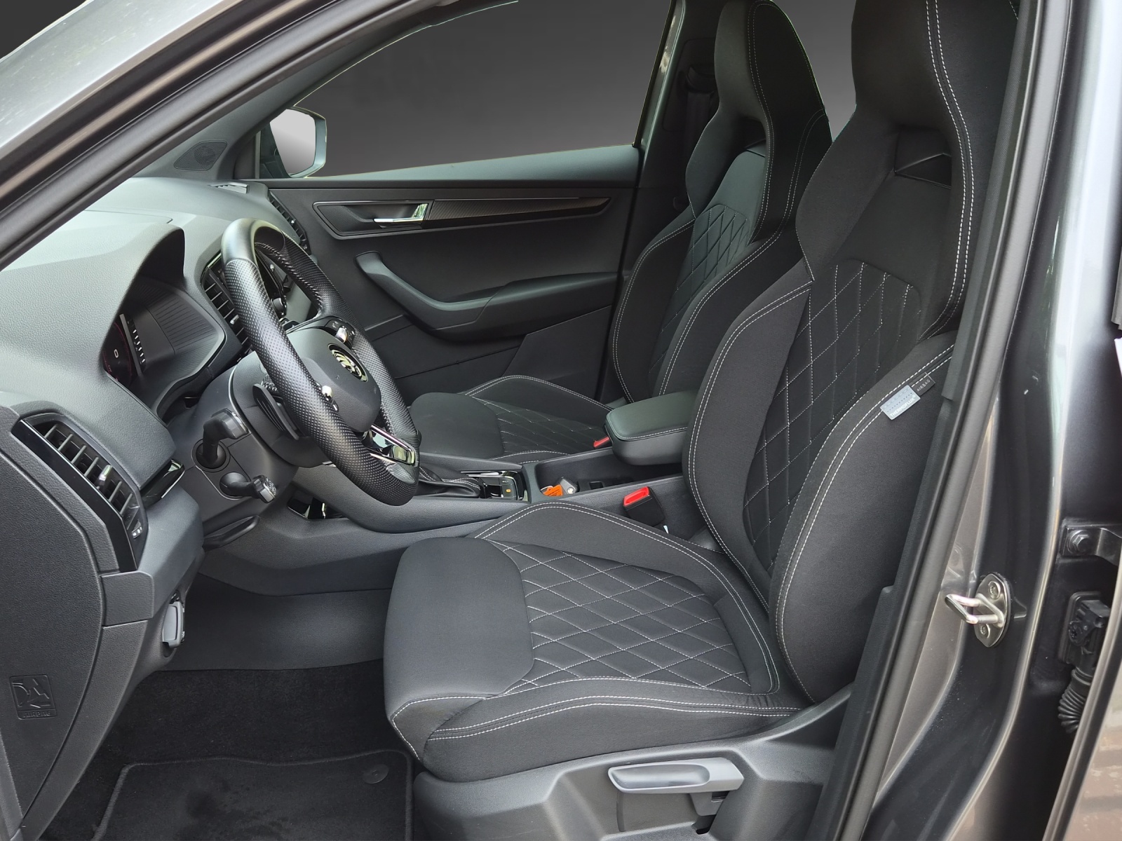 SKODA Karoq 2.0 TDI CR Sport Line 4x4 DSG-image-5