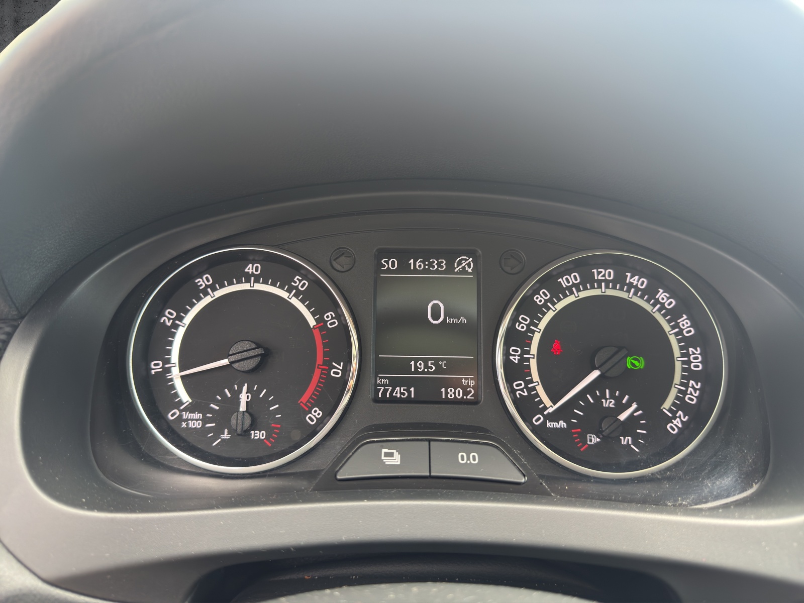 SKODA Rapid Spaceback 1.4 TSI Monte Carlo DSG-image-13