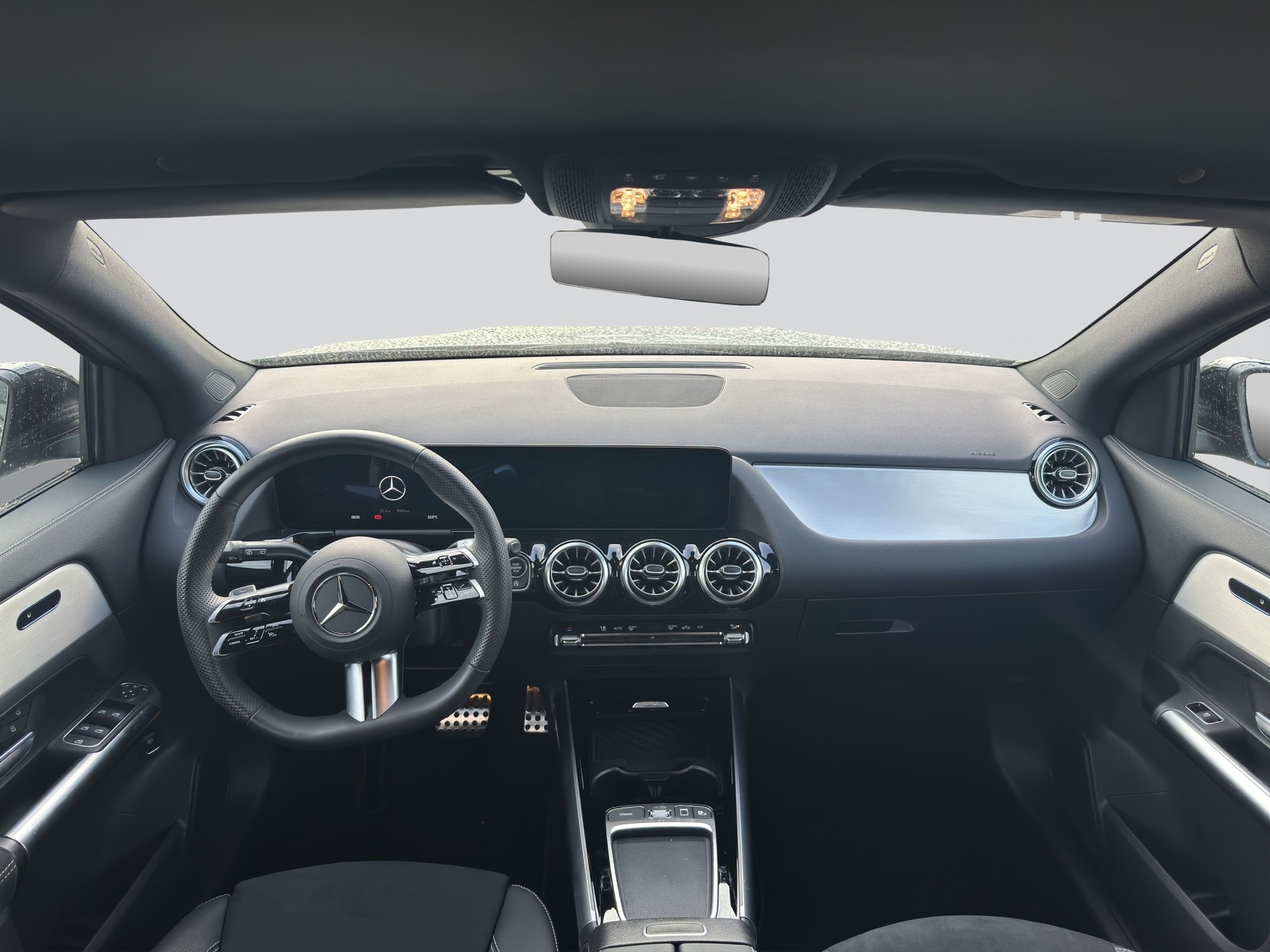 MERCEDES-BENZ GLA 200 7G-DCT AMG Line Night-image-13