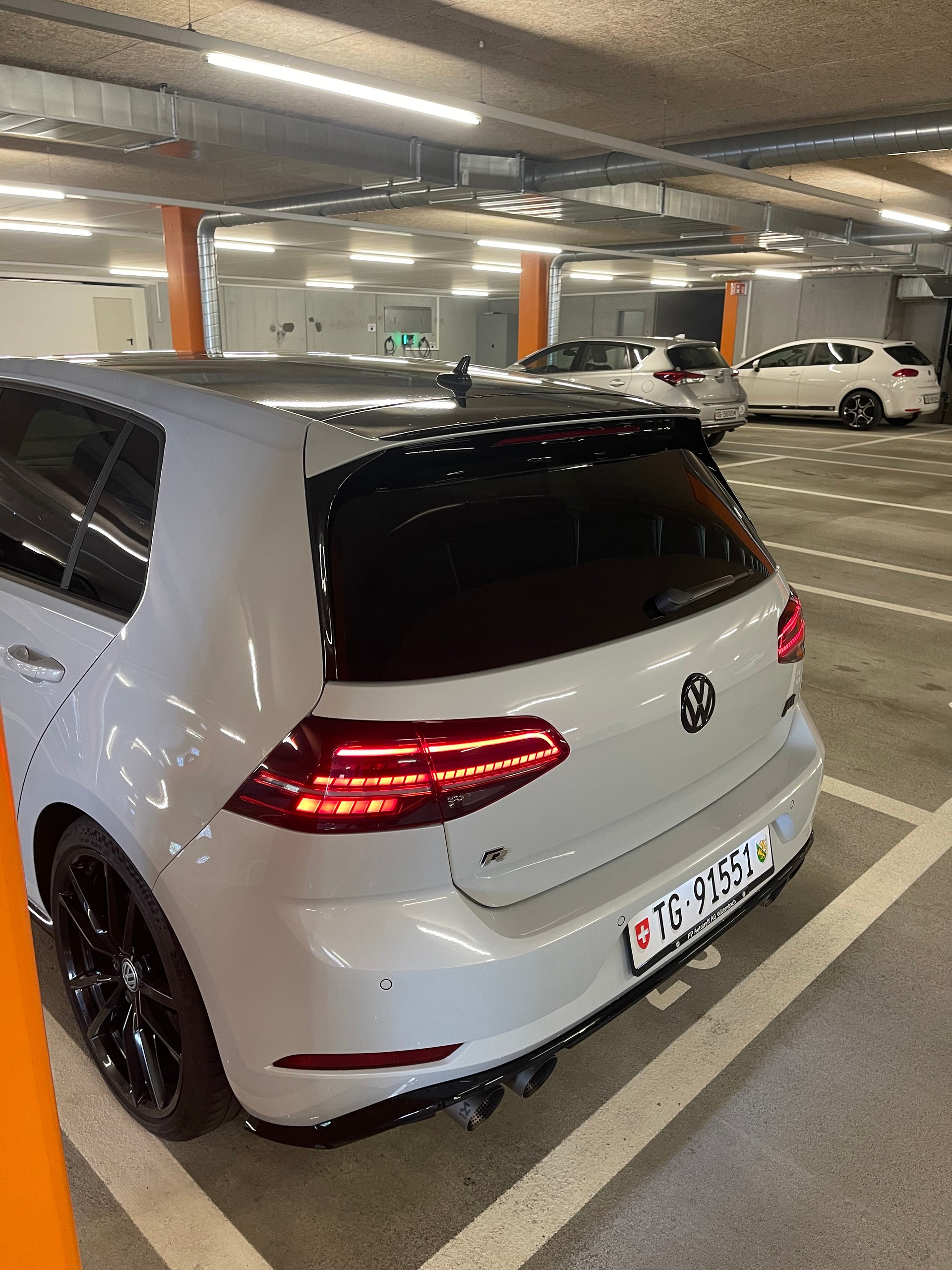 VW 2.0 TSI R 310 DSG 4motion-image-18