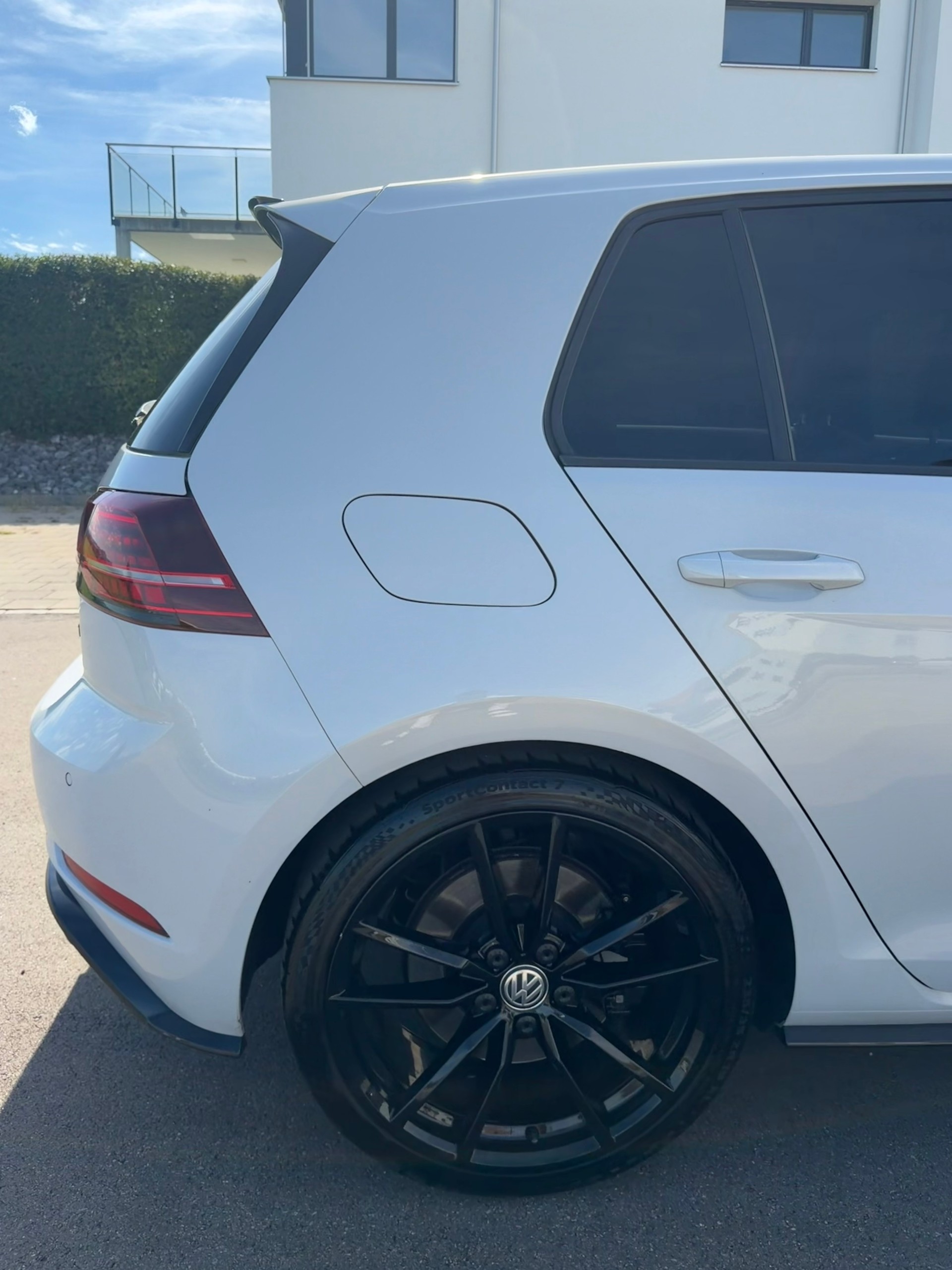 VW 2.0 TSI R 310 DSG 4motion-image-3