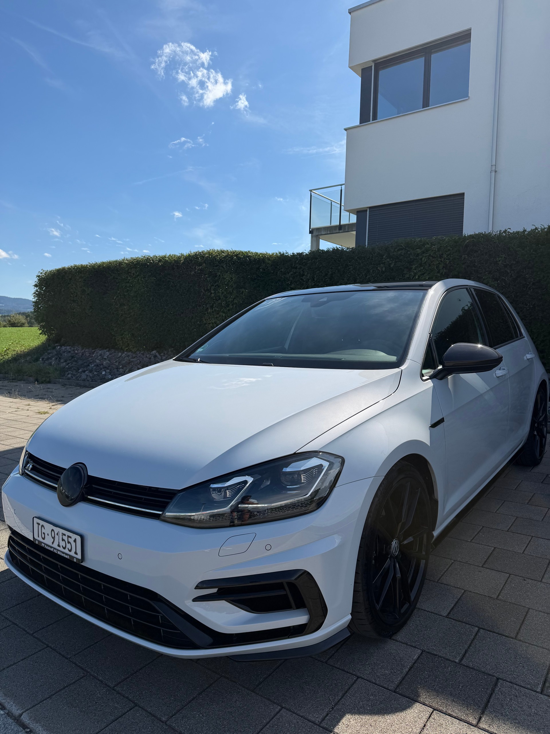 VW 2.0 TSI R 310 DSG 4motion-image-0