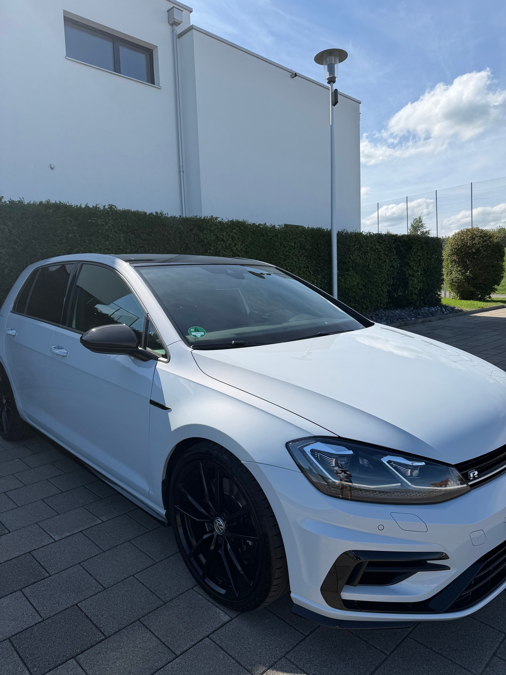 VW 2.0 TSI R 310 DSG 4motion-image-1