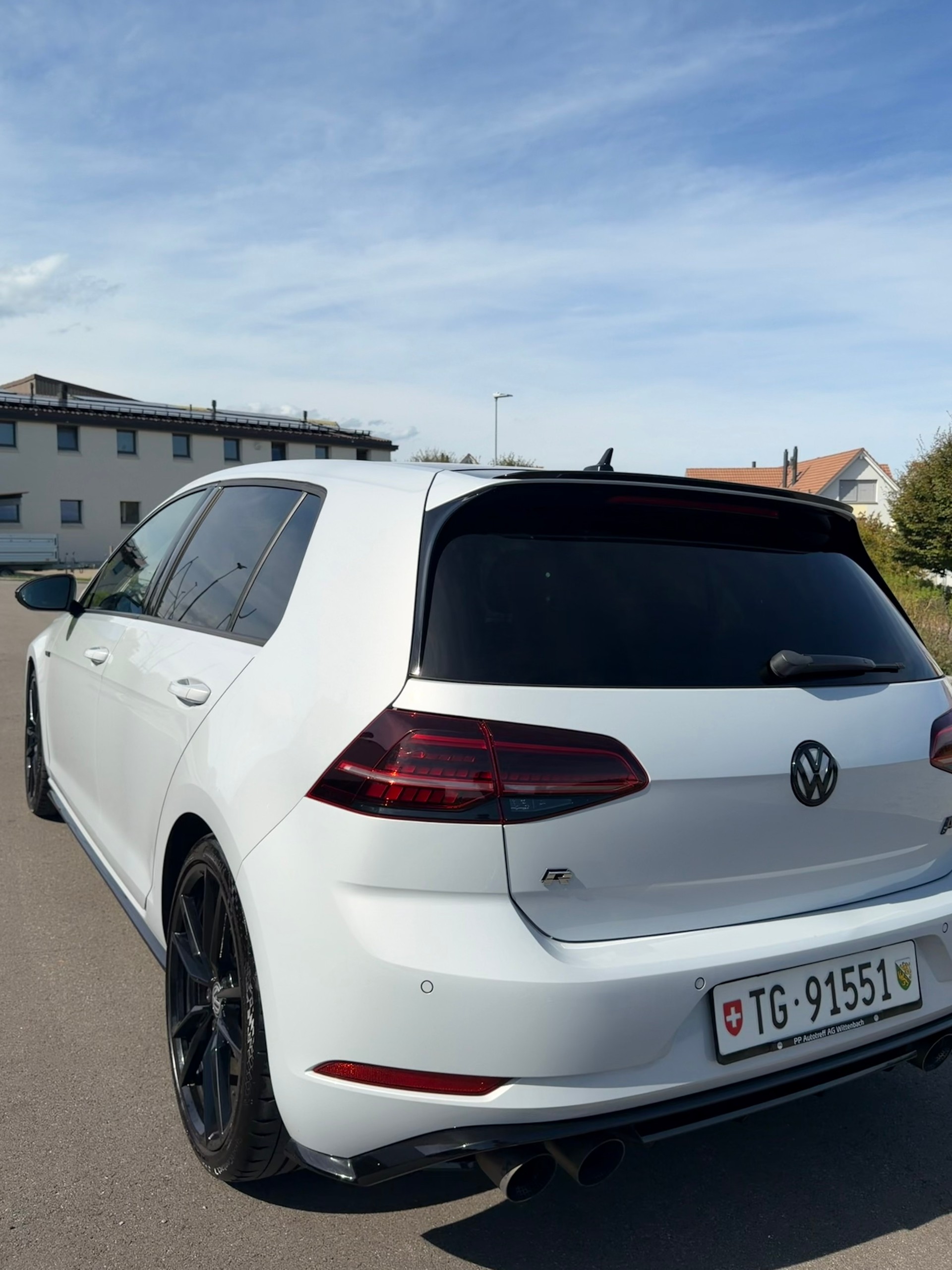 VW 2.0 TSI R 310 DSG 4motion-image-5