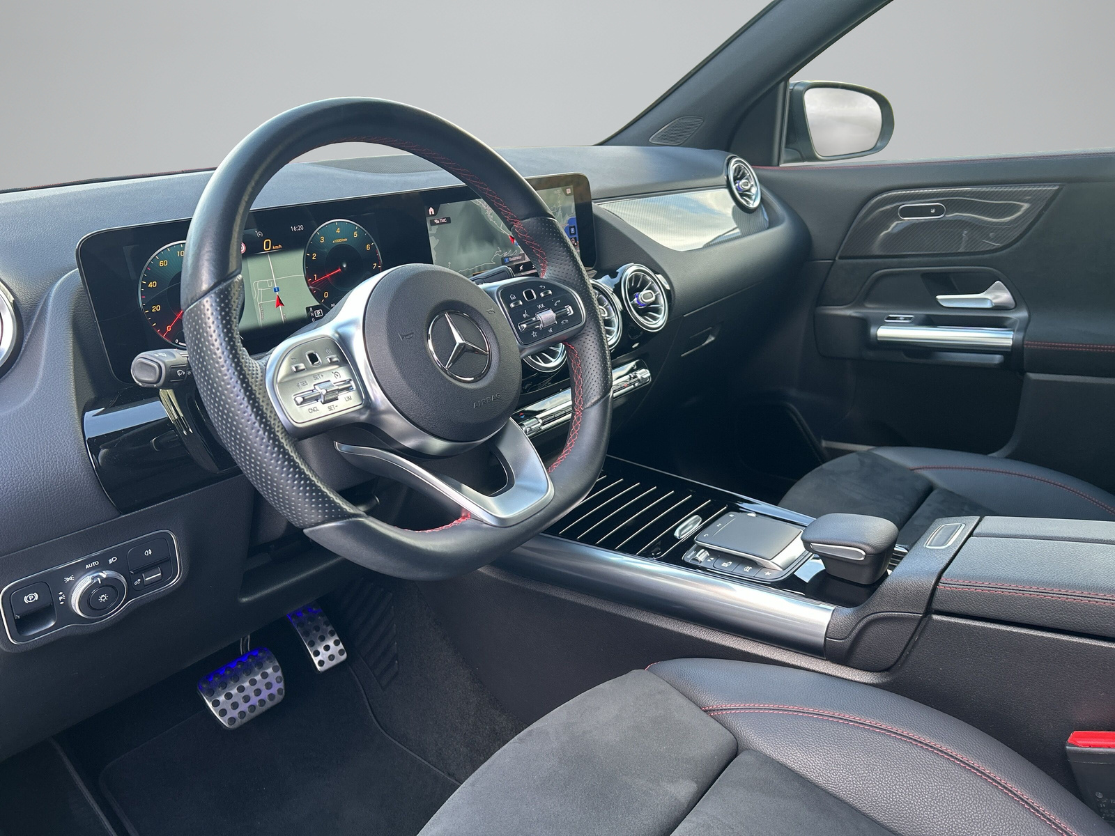 MERCEDES-BENZ GLA 250 4Matic AMG Line 8G-DCT-image-5