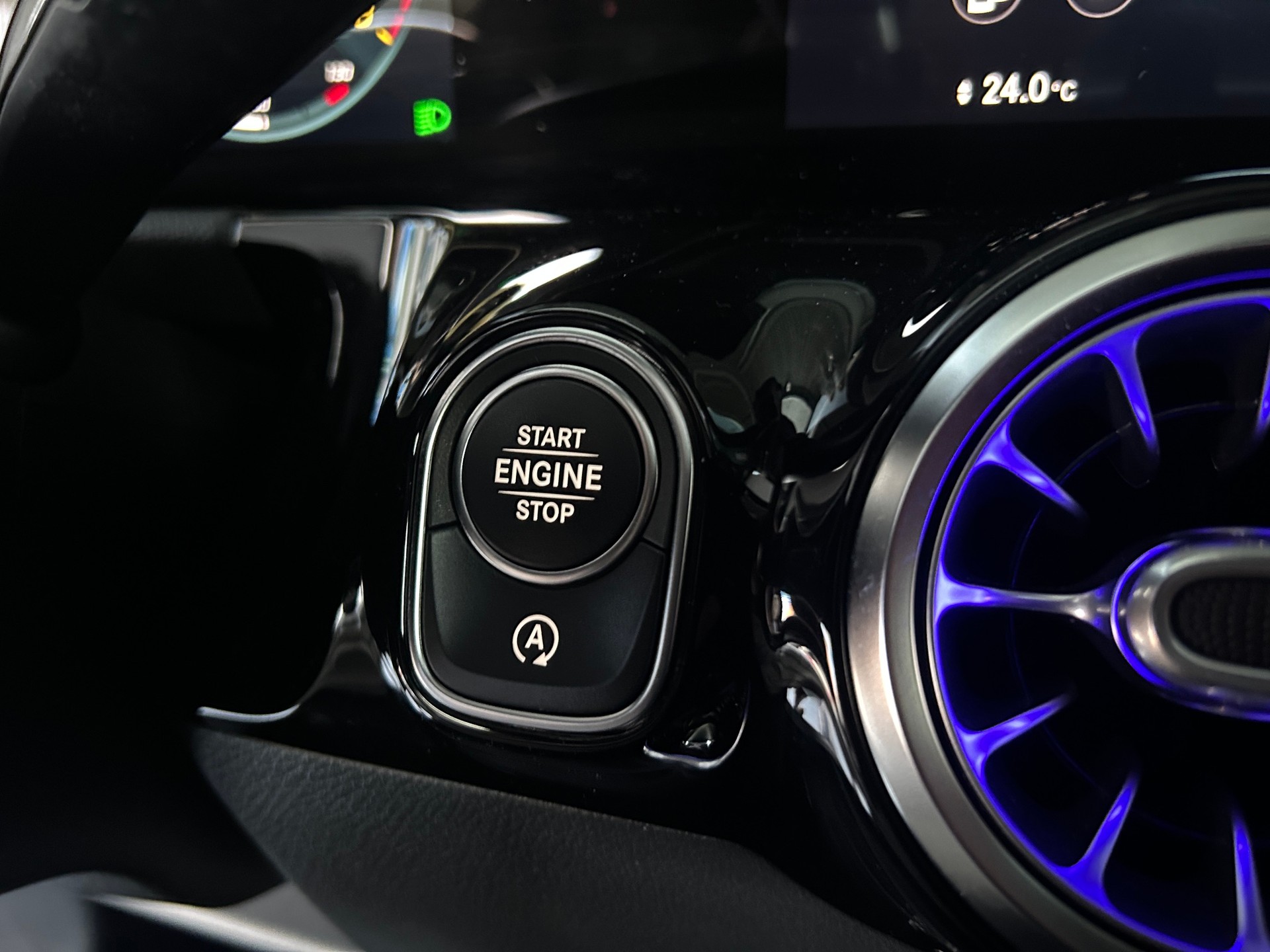 MERCEDES-BENZ GLA 250 4Matic AMG Line 8G-DCT-image-13