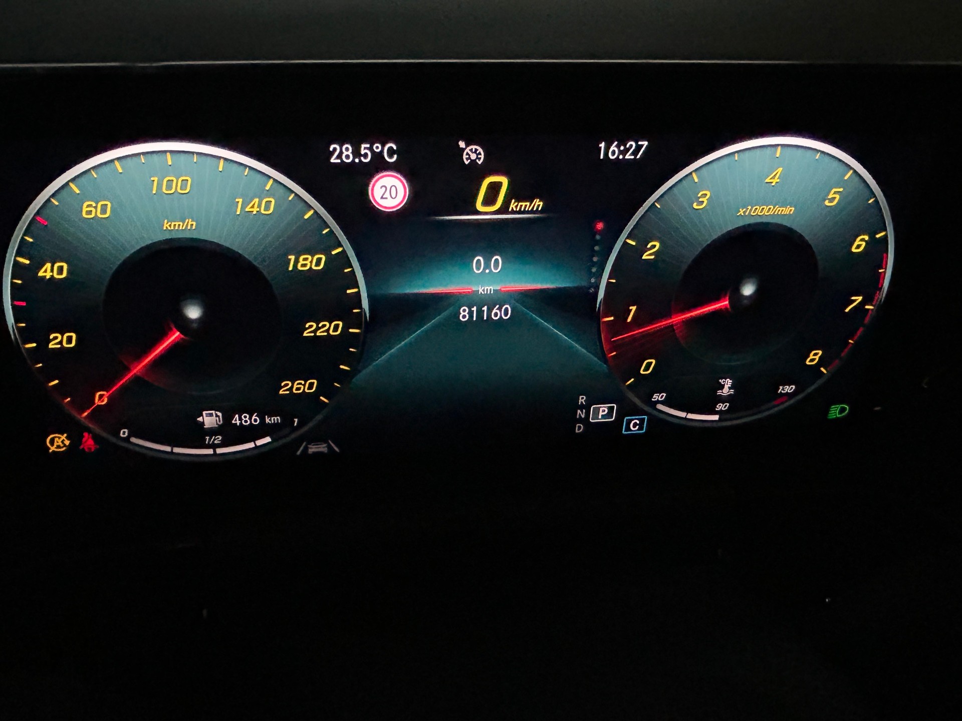 MERCEDES-BENZ GLA 250 4Matic AMG Line 8G-DCT-image-18