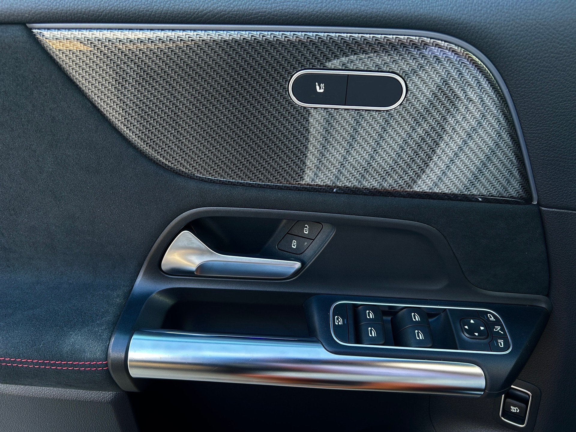 MERCEDES-BENZ GLA 250 4Matic AMG Line 8G-DCT-image-9