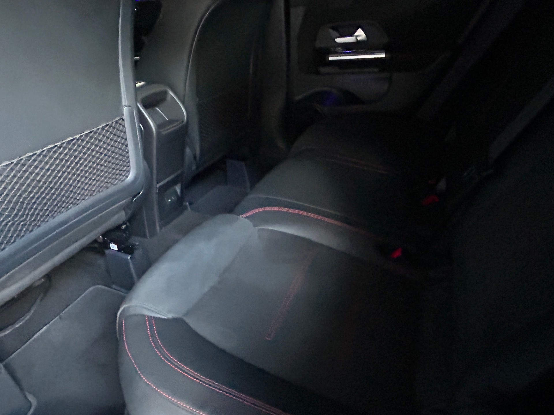 MERCEDES-BENZ GLA 250 4Matic AMG Line 8G-DCT-image-16