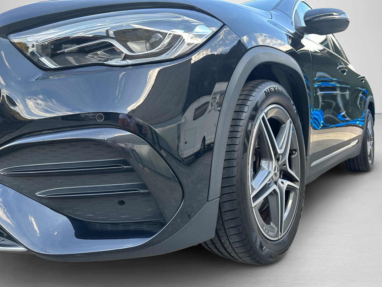 MERCEDES-BENZ GLA 250 4Matic AMG Line 8G-DCT-image-4