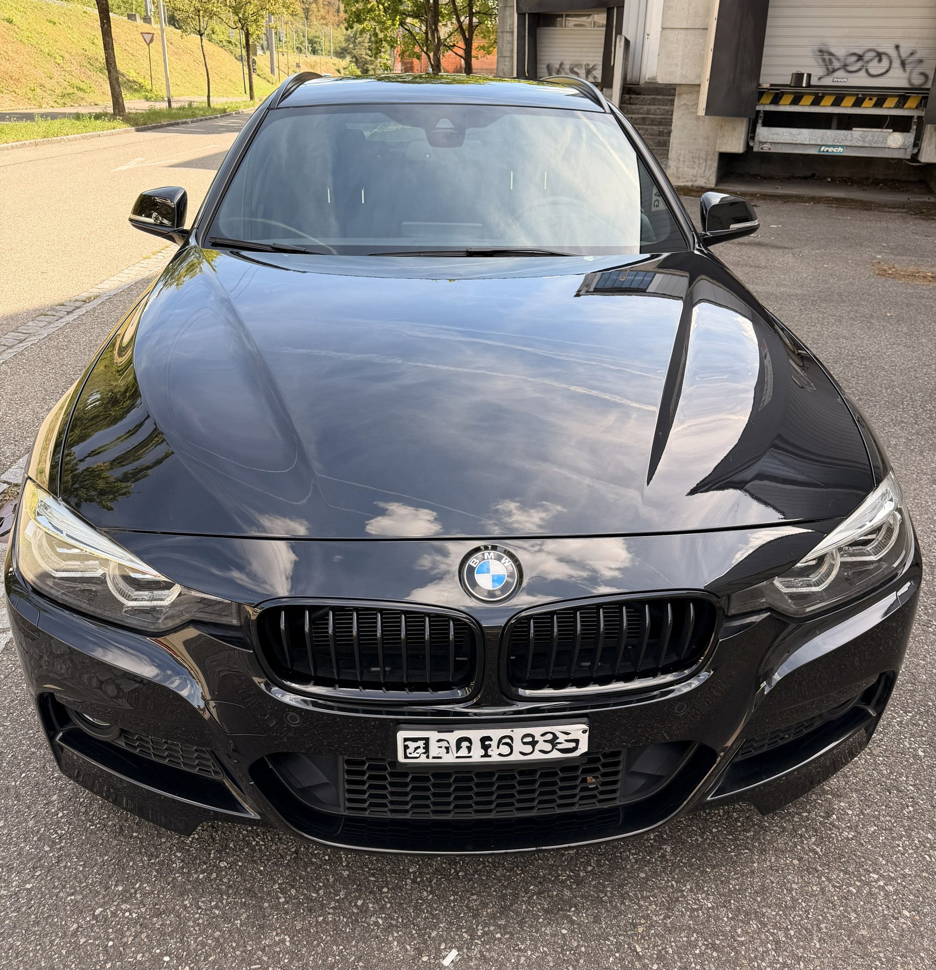 BMW 320d xDrive Touring Edition M Sport Steptronic, Saphirschwarz Metallic-image-3