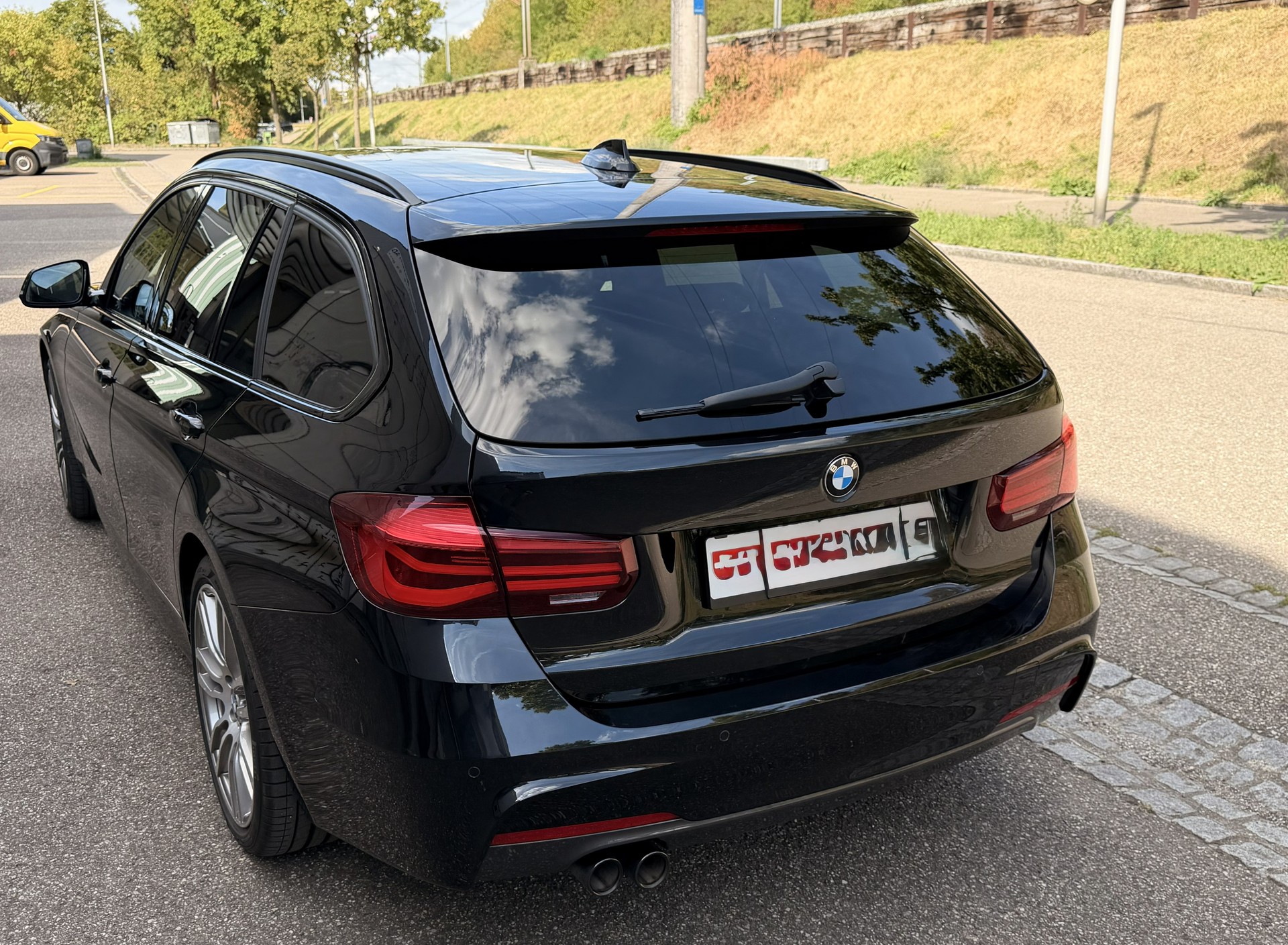 BMW 320d xDrive Touring Edition M Sport Steptronic, Saphirschwarz Metallic-image-1