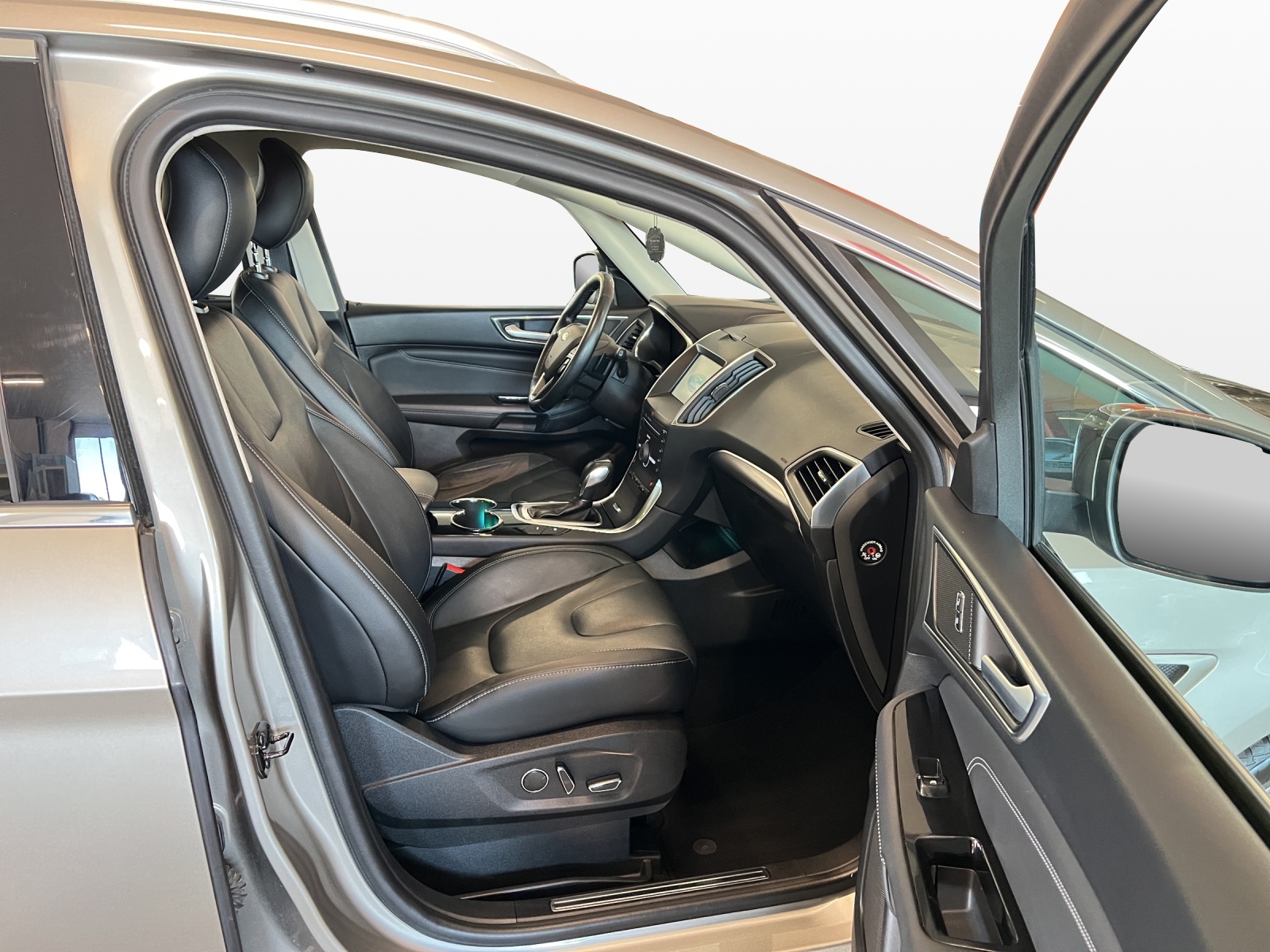FORD S-Max 2.0 TDCi Titanium AWD PowerShift-image-8
