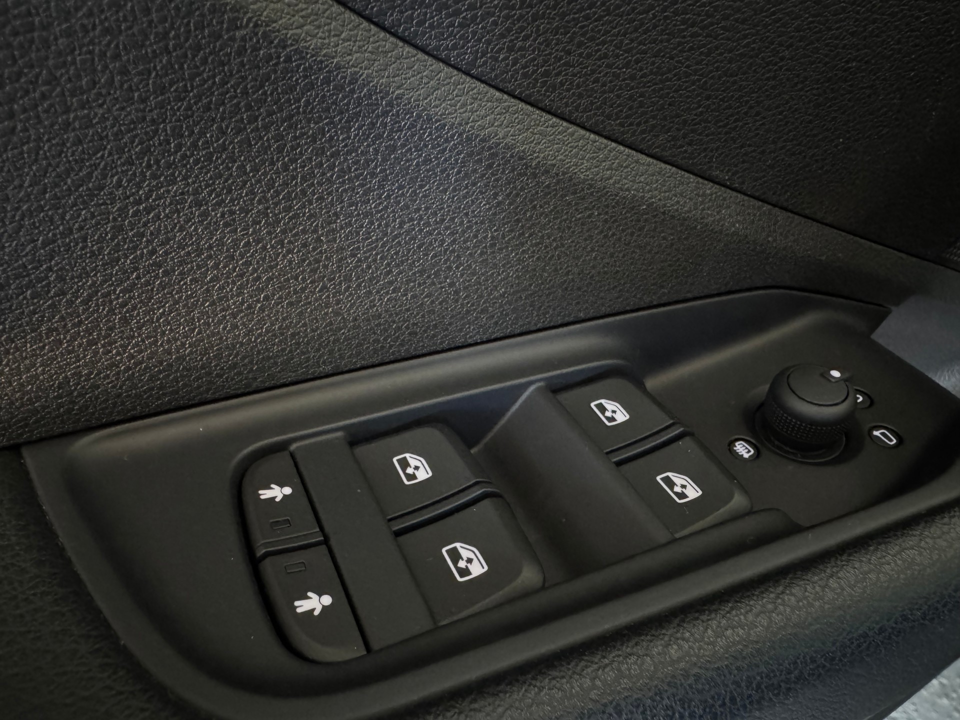 AUDI Q2 35 TFSI Design S-tronic-image-12