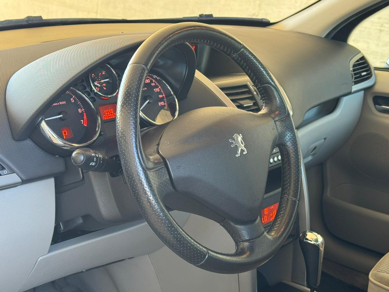 PEUGEOT 207 1.6 16V Sport Automatic-image-5