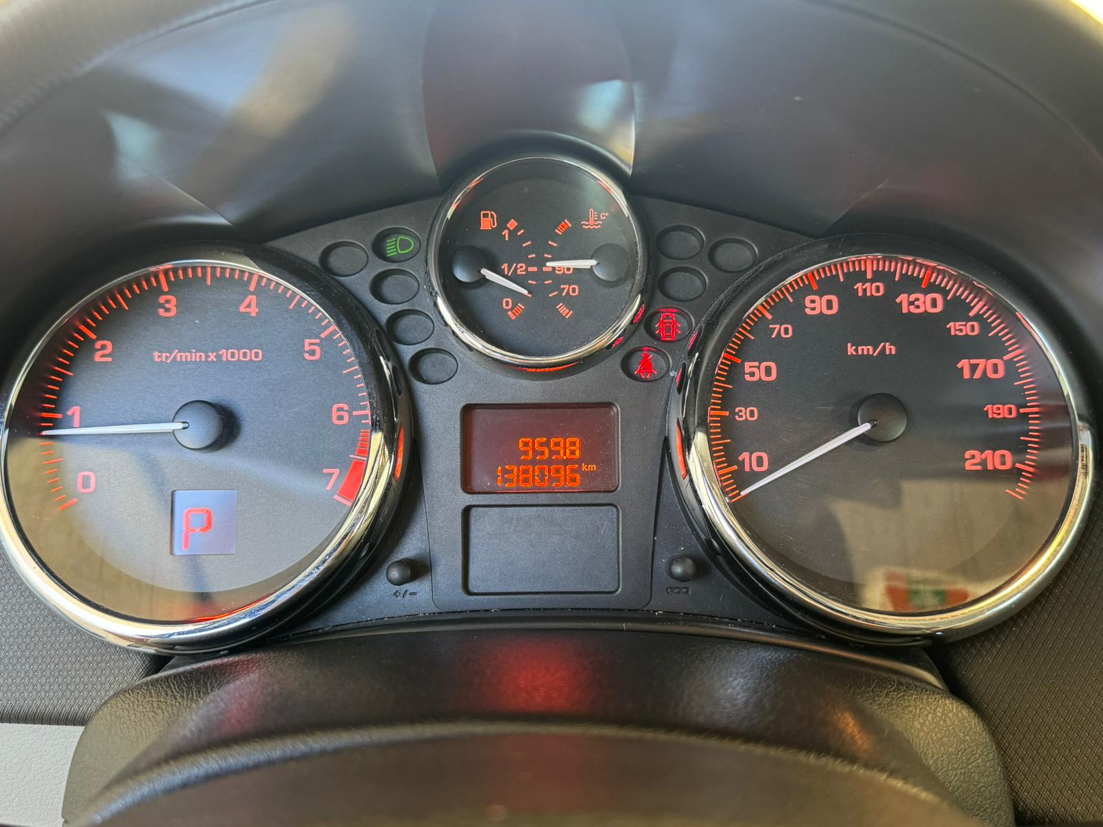 PEUGEOT 207 1.6 16V Sport Automatic-image-9