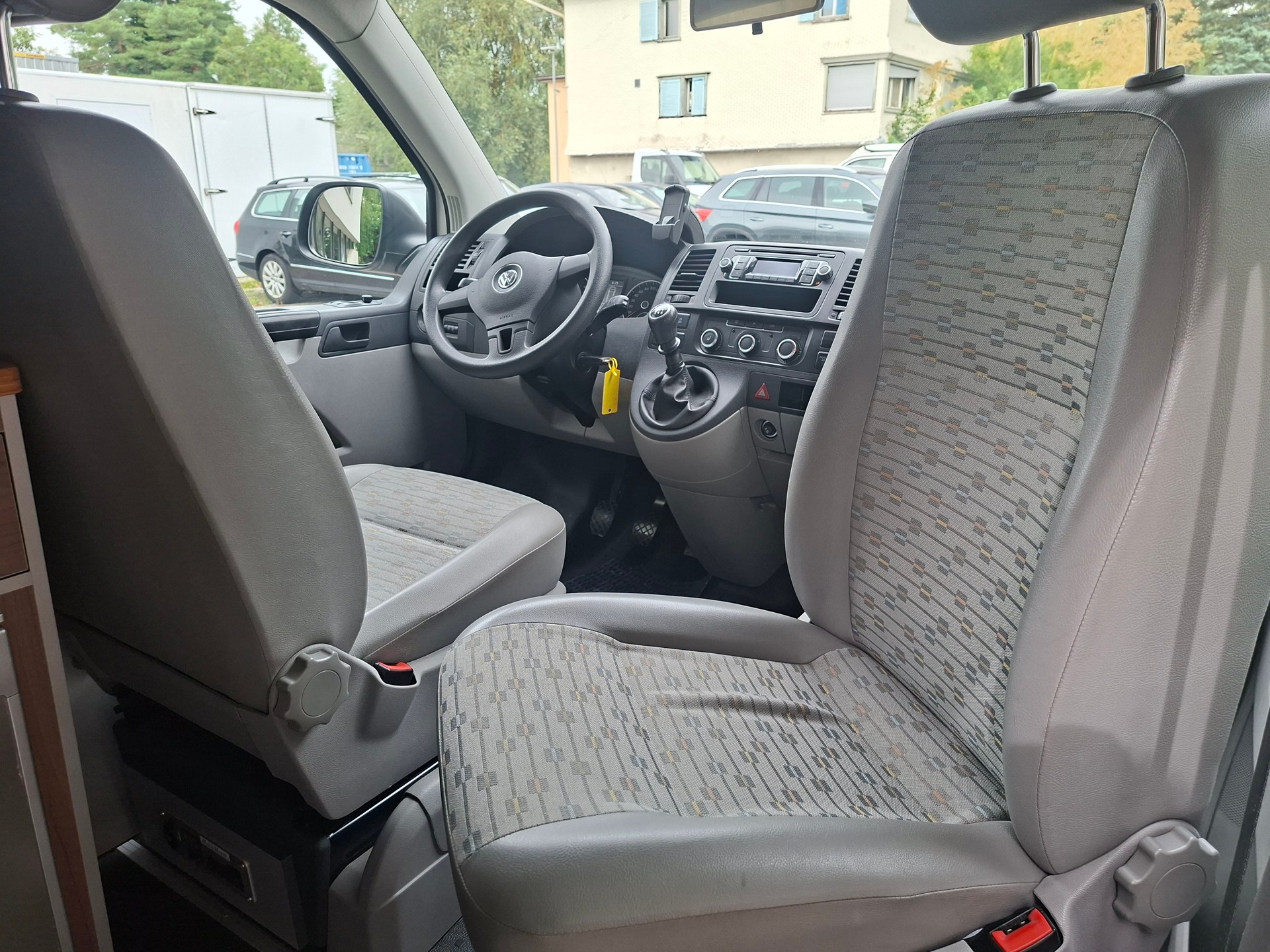 VW T5.1 2.0 TDI 140PS 4MOTION 4X4 MAREMONTI COMFORTCAMPER 5SITZE-image-5