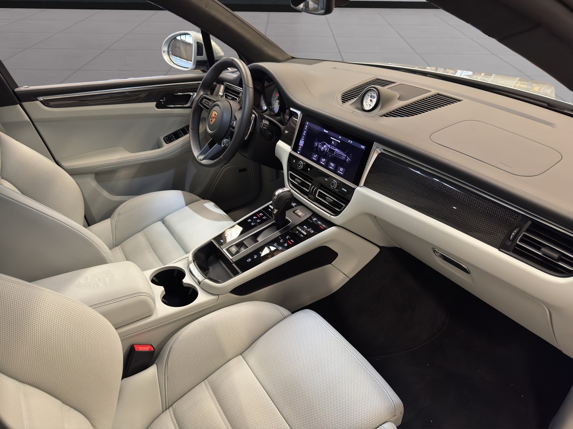 PORSCHE Macan GTS PDK-image-14