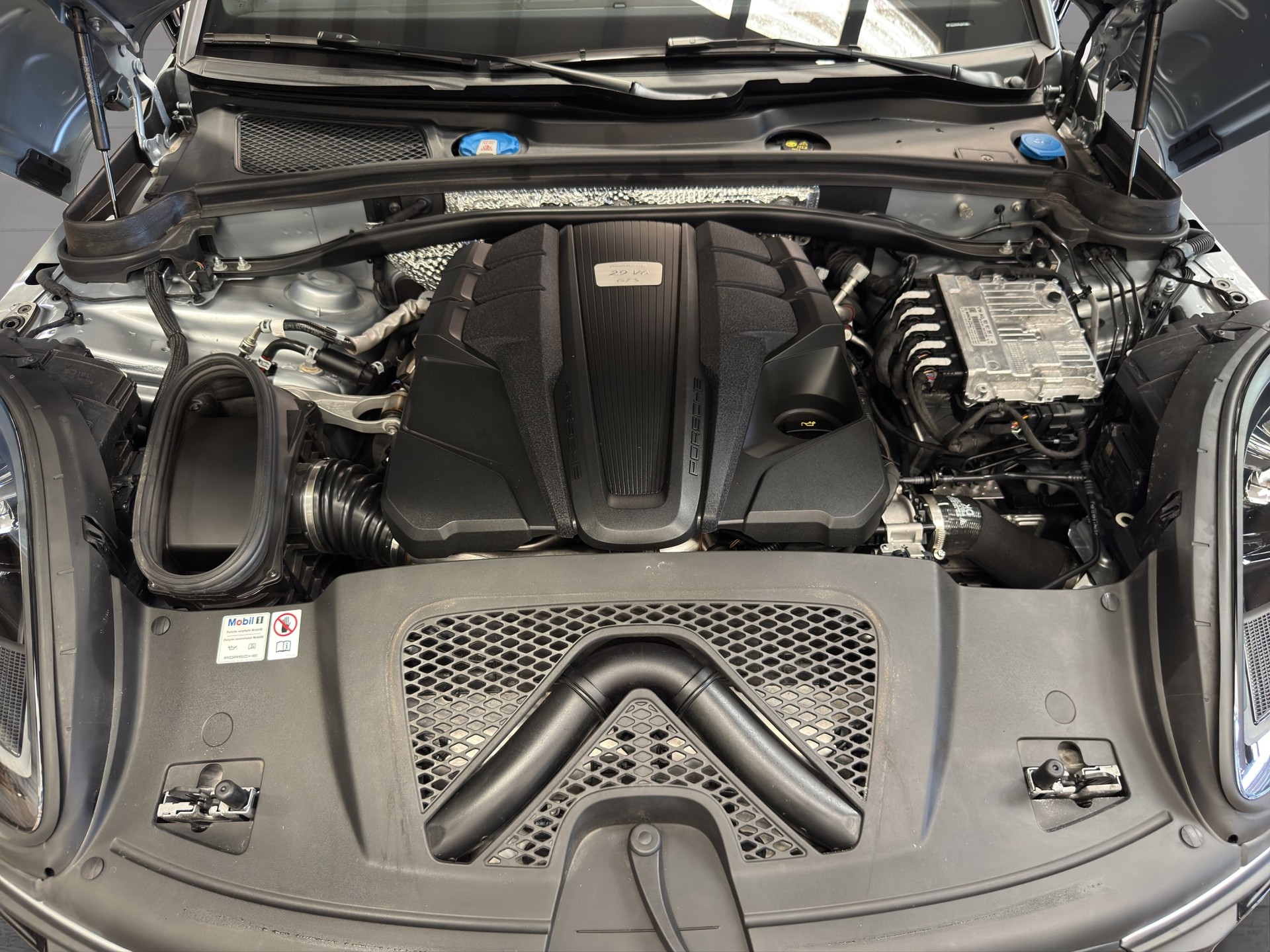 PORSCHE Macan GTS PDK-image-18