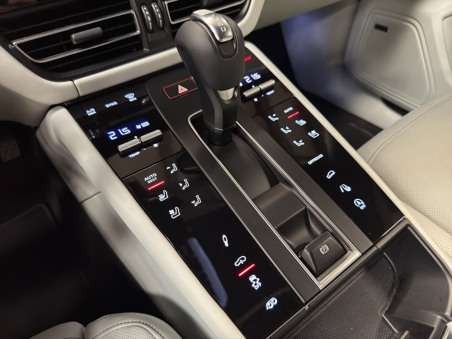 PORSCHE Macan GTS PDK-image-12