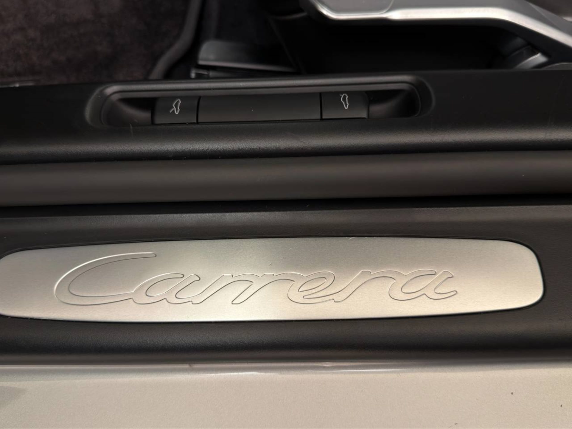PORSCHE 911 Carrera-image-23