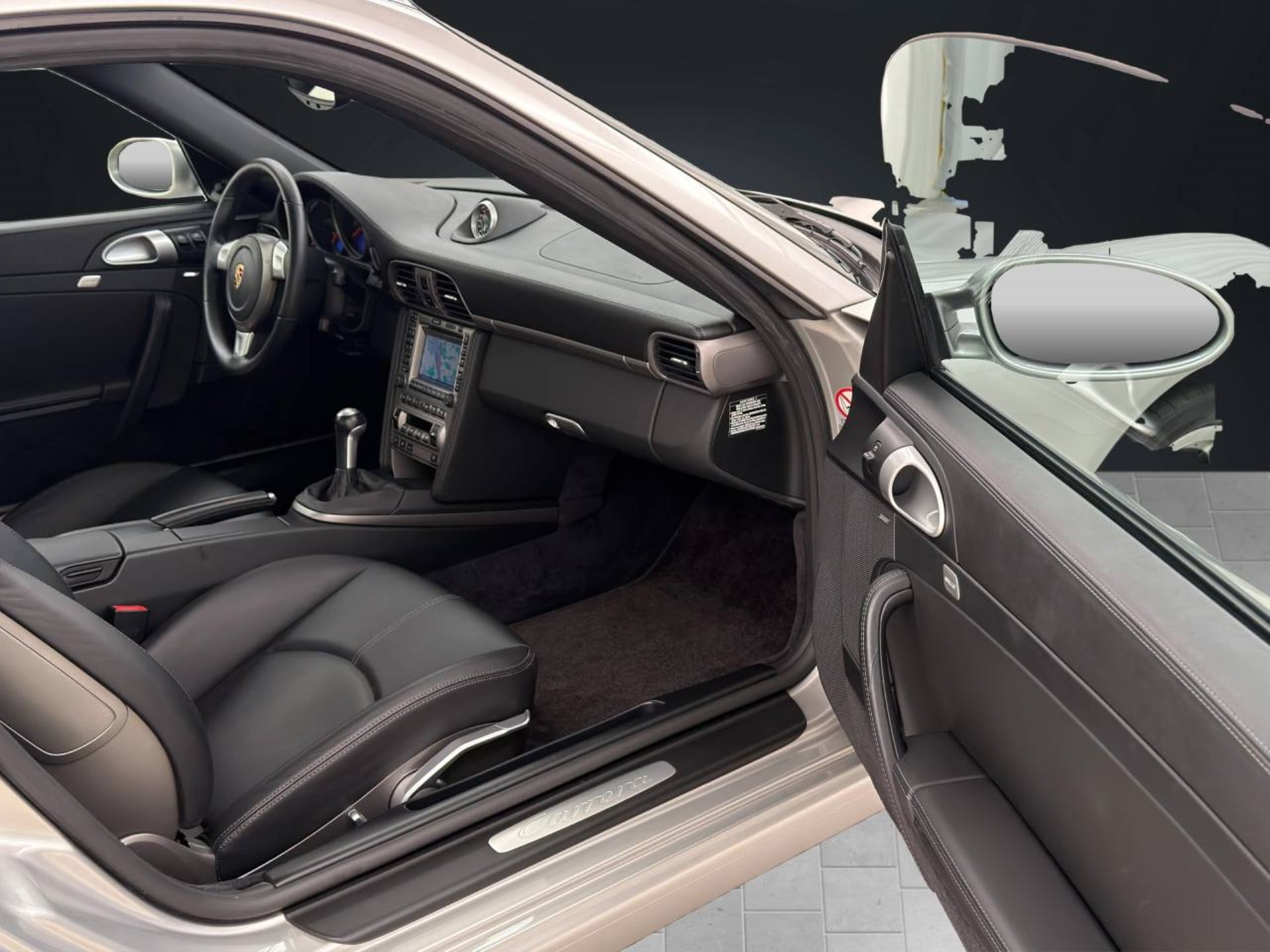 PORSCHE 911 Carrera-image-17