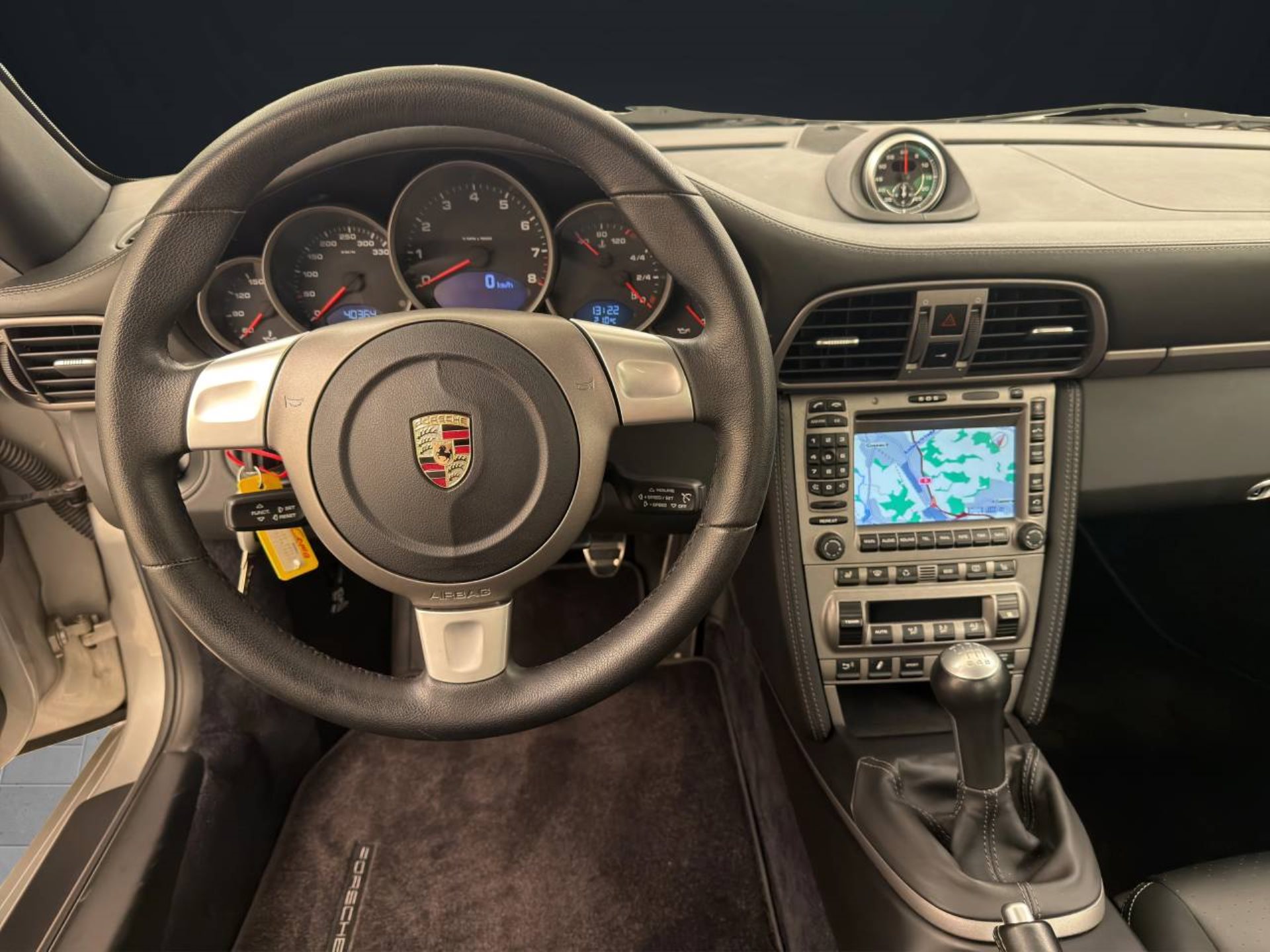 PORSCHE 911 Carrera-image-15