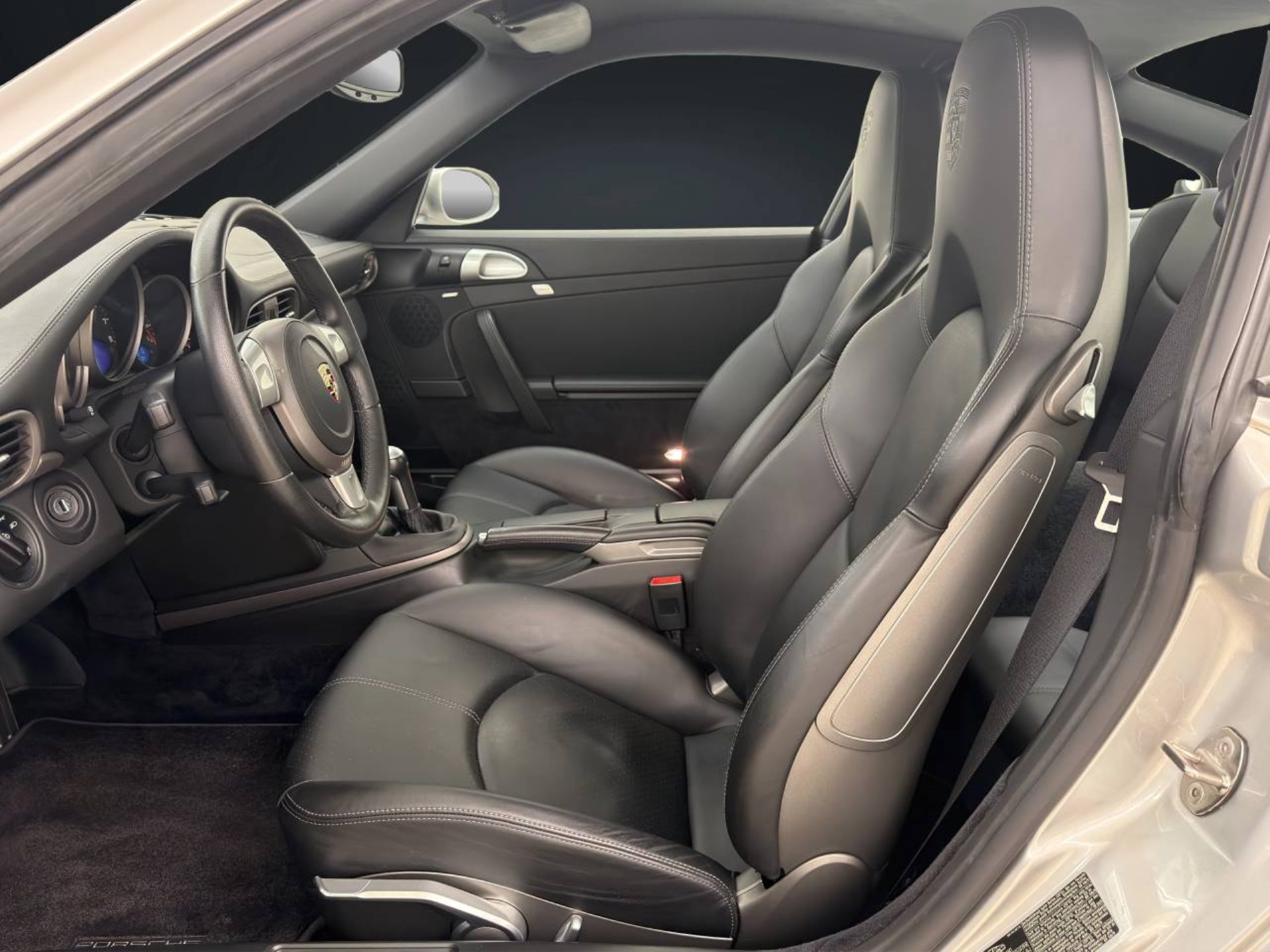 PORSCHE 911 Carrera-image-4