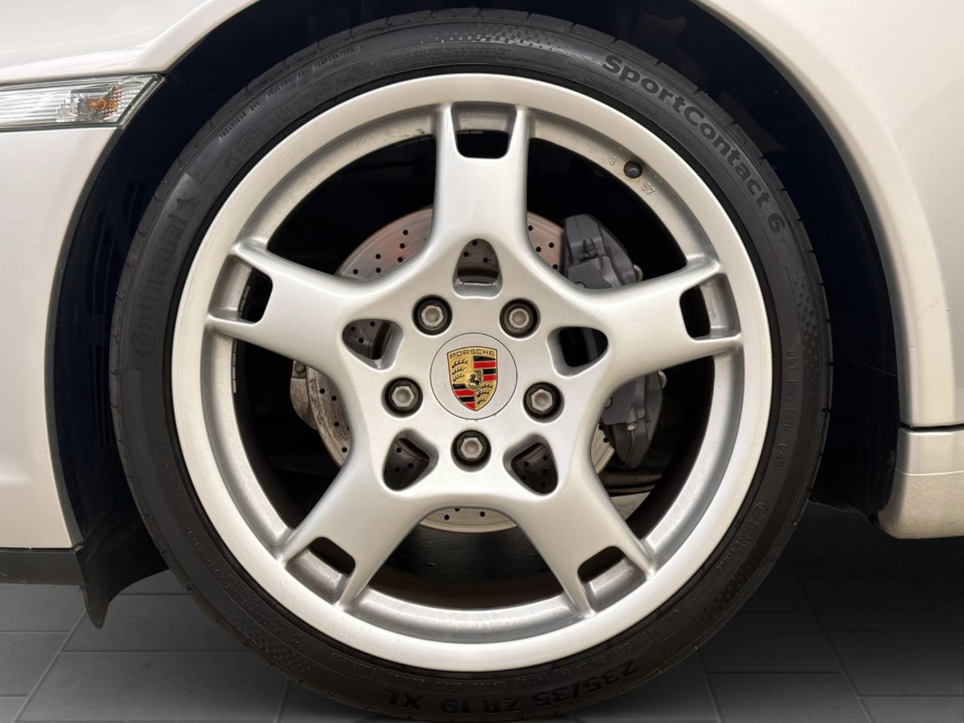 PORSCHE 911 Carrera-image-10