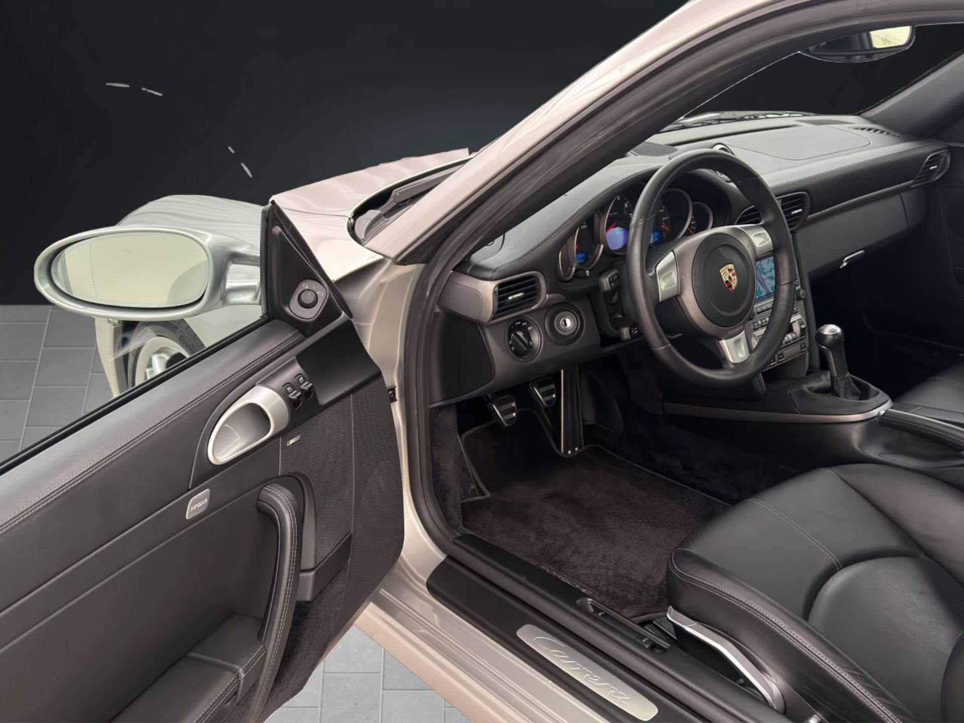 PORSCHE 911 Carrera-image-3
