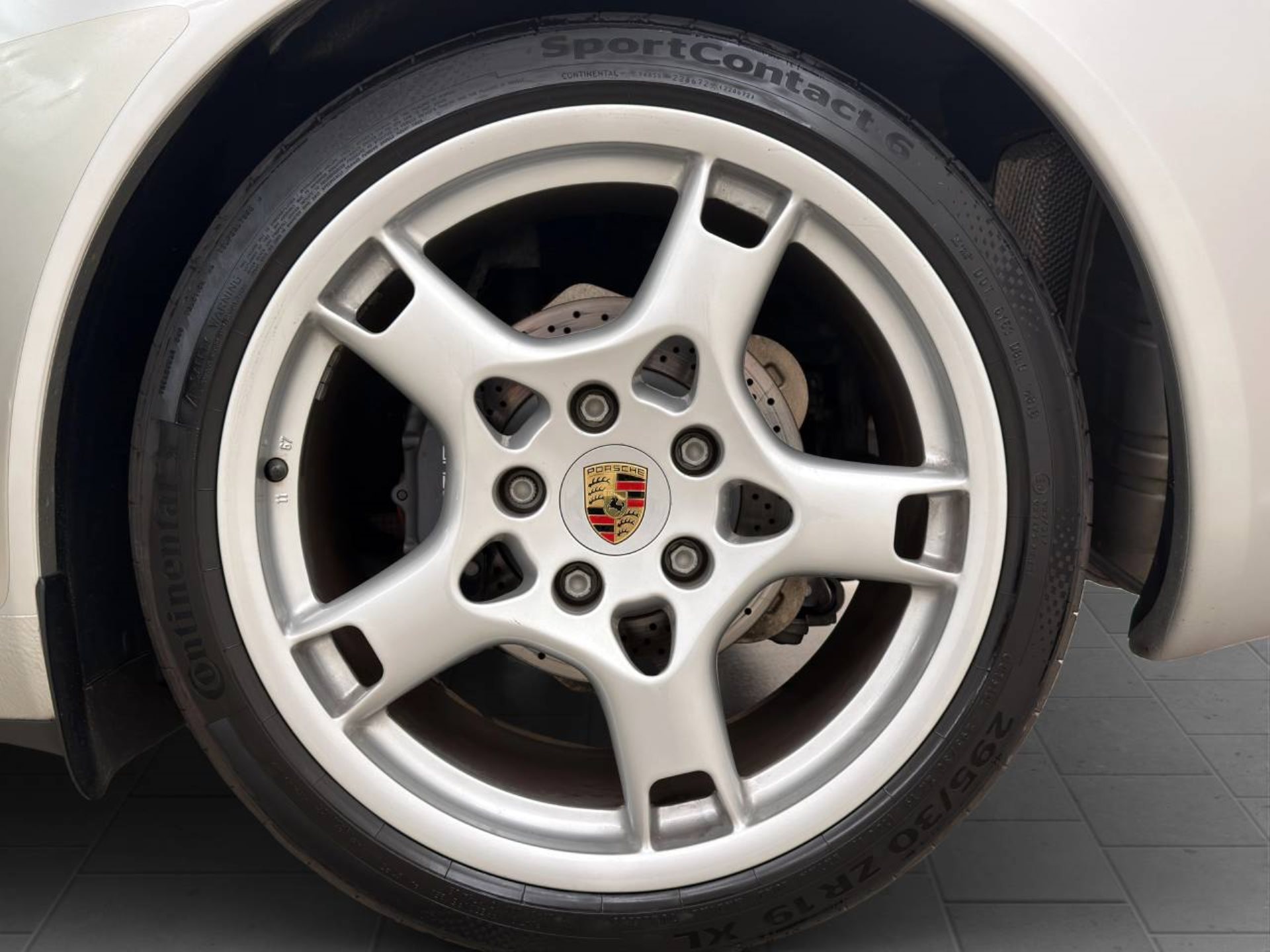 PORSCHE 911 Carrera-image-11