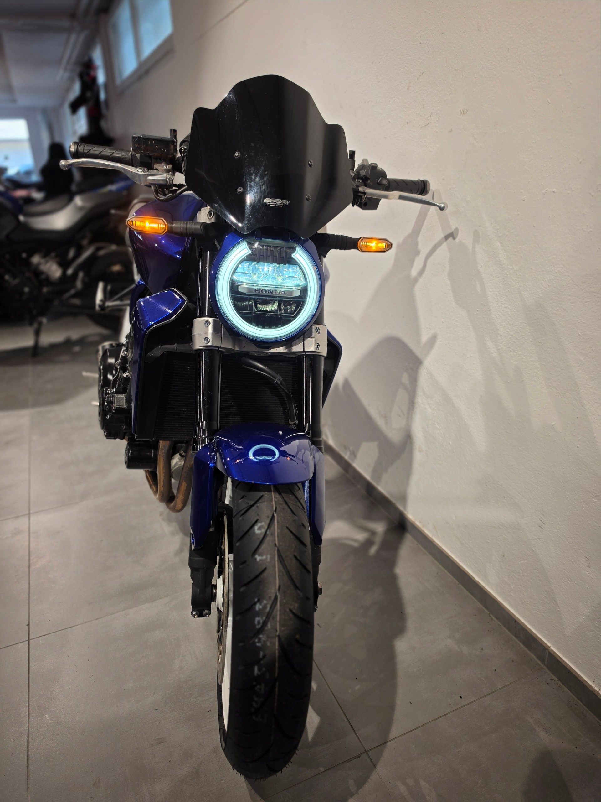 HONDA CB 1000 R ABS-showroom-element-2