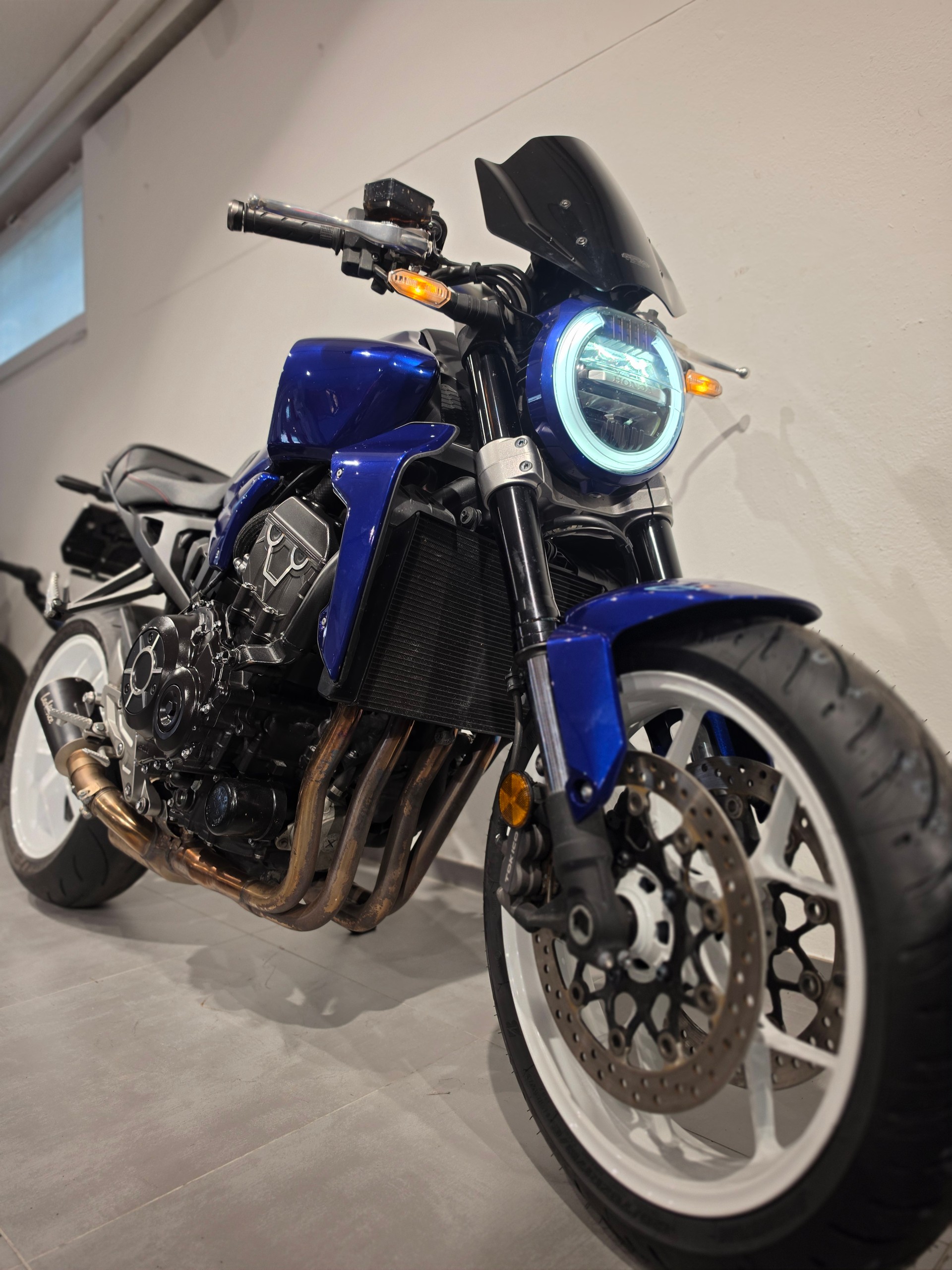 HONDA CB 1000 R ABS-showroom-element-1