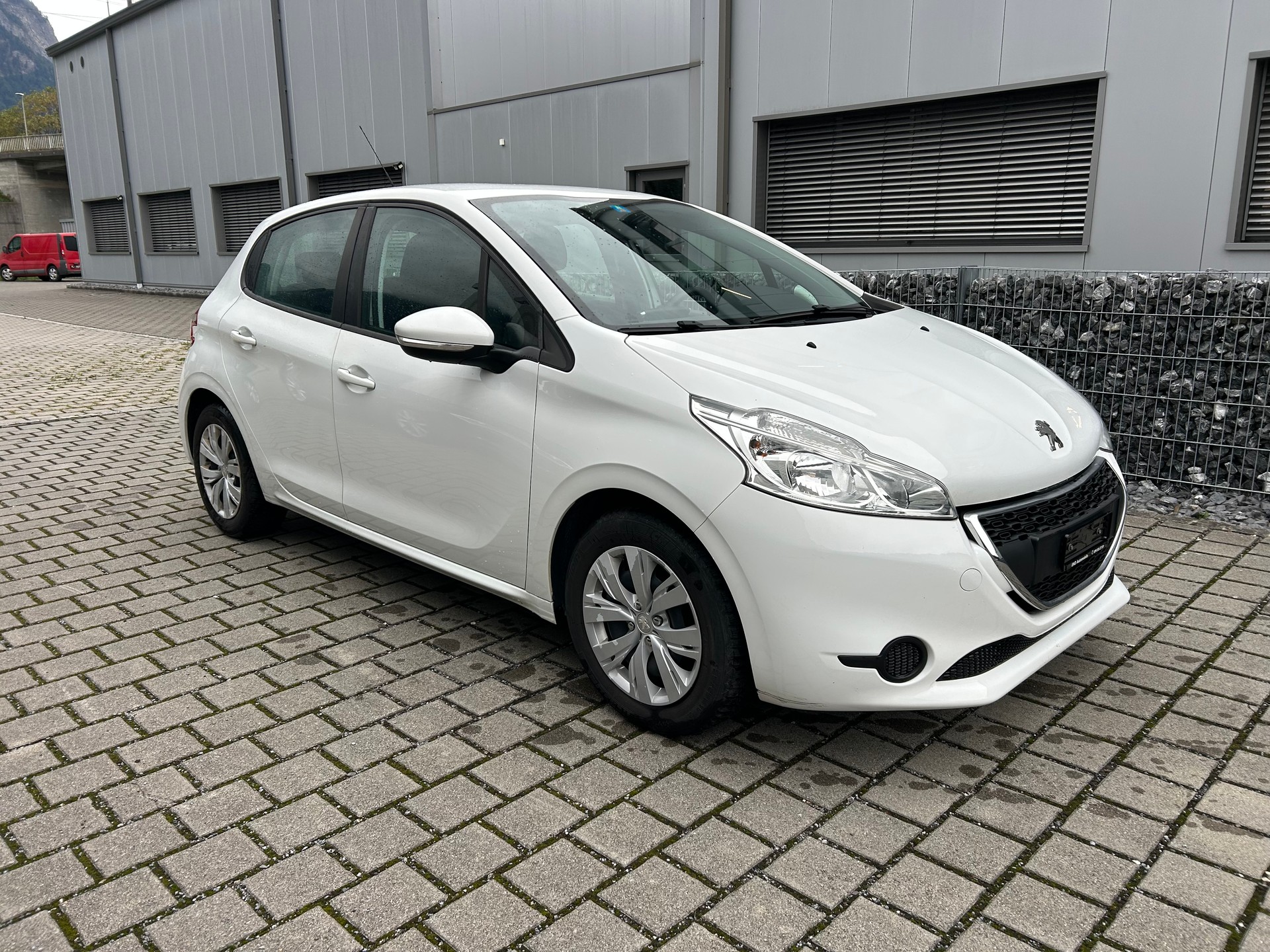 PEUGEOT 208 1.2 VTI Active /// Ab MFK ///-image-1