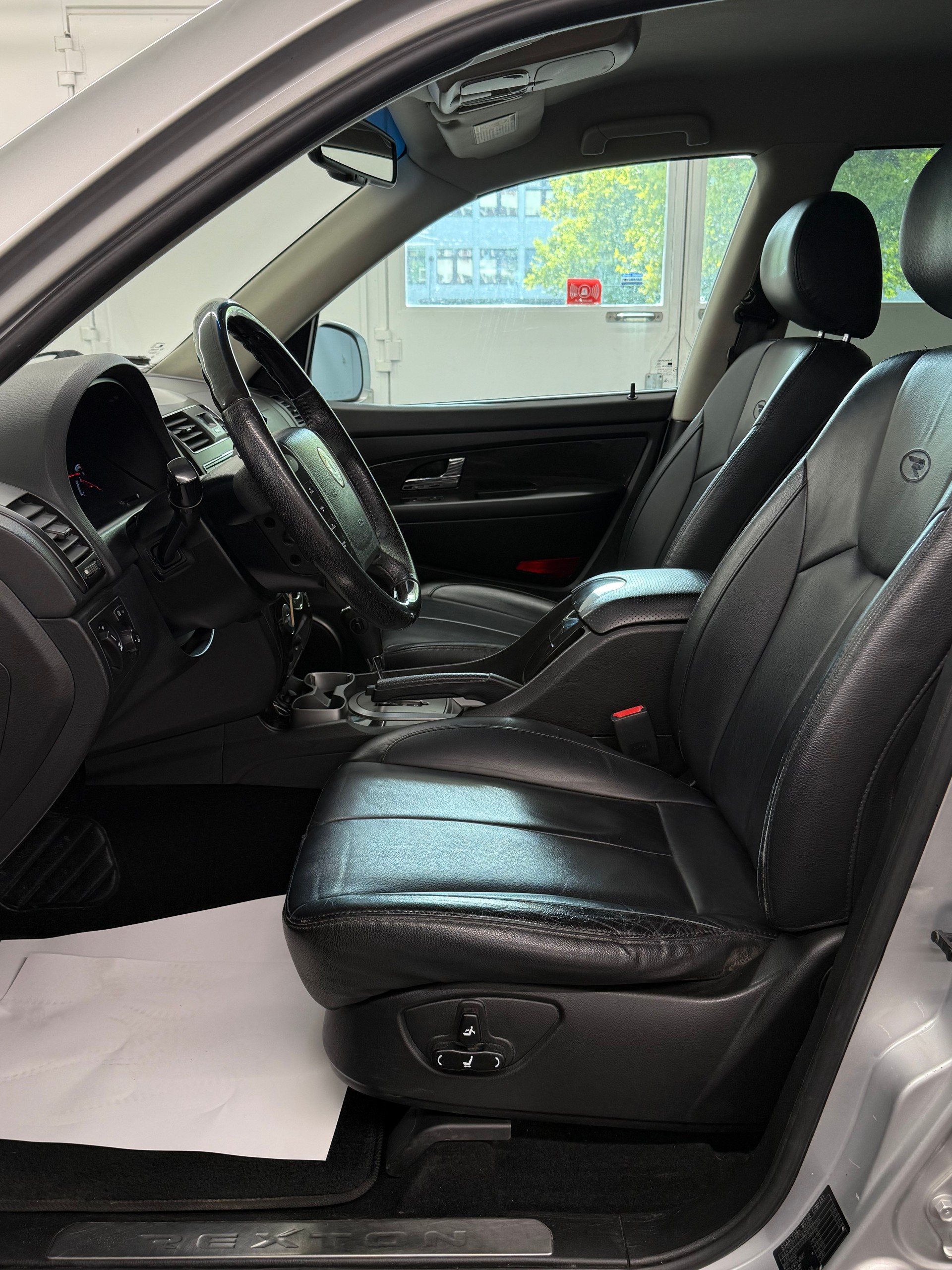 KGM-SsangYong Rexton RX200 e-XDi 4WD 7-Plätzer - AHK-image-18