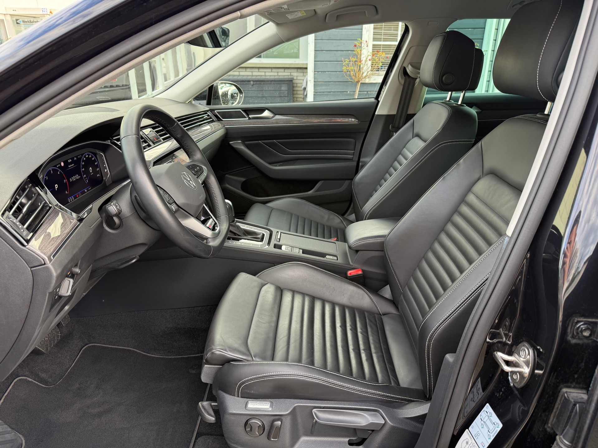 VW Passat Variant 2.0 TDI 200 Elegance DSG 4m-image-8